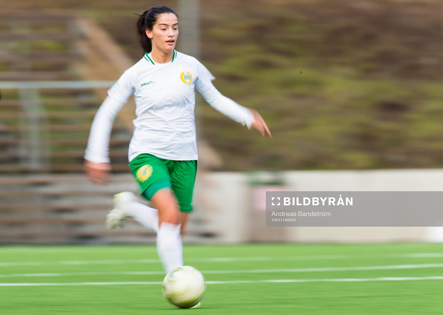 Hammarbys Merlinda Shabanaj med boll