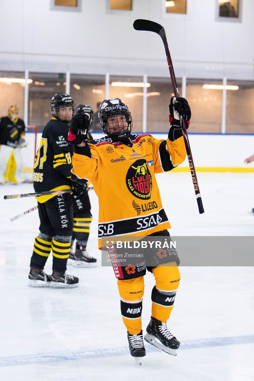 Luleås Rebecca Stenberg jublar