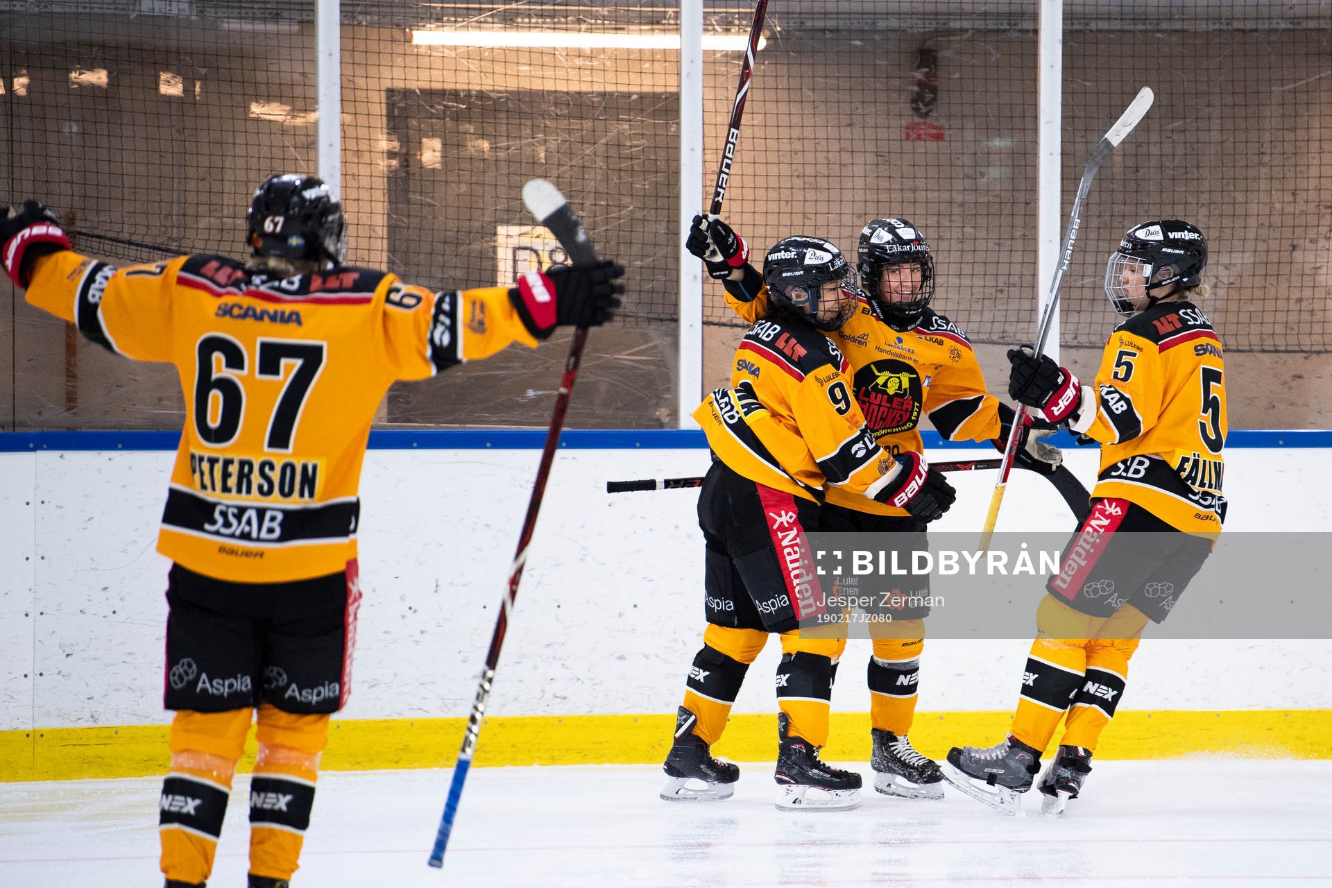 Luleås Rebecca Stenberg (m) jublar