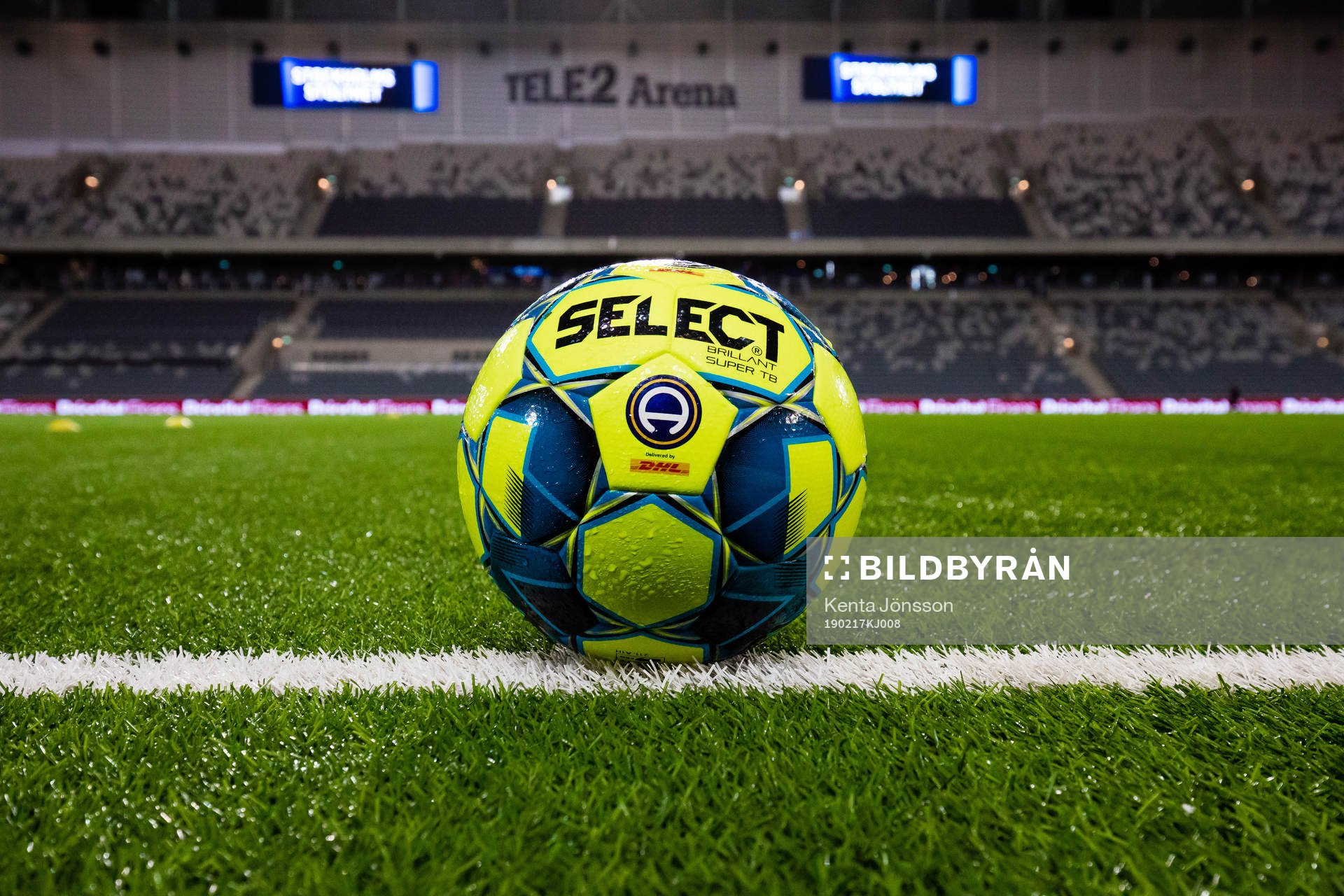Fotboll på konstgräset på Tele2 Arena