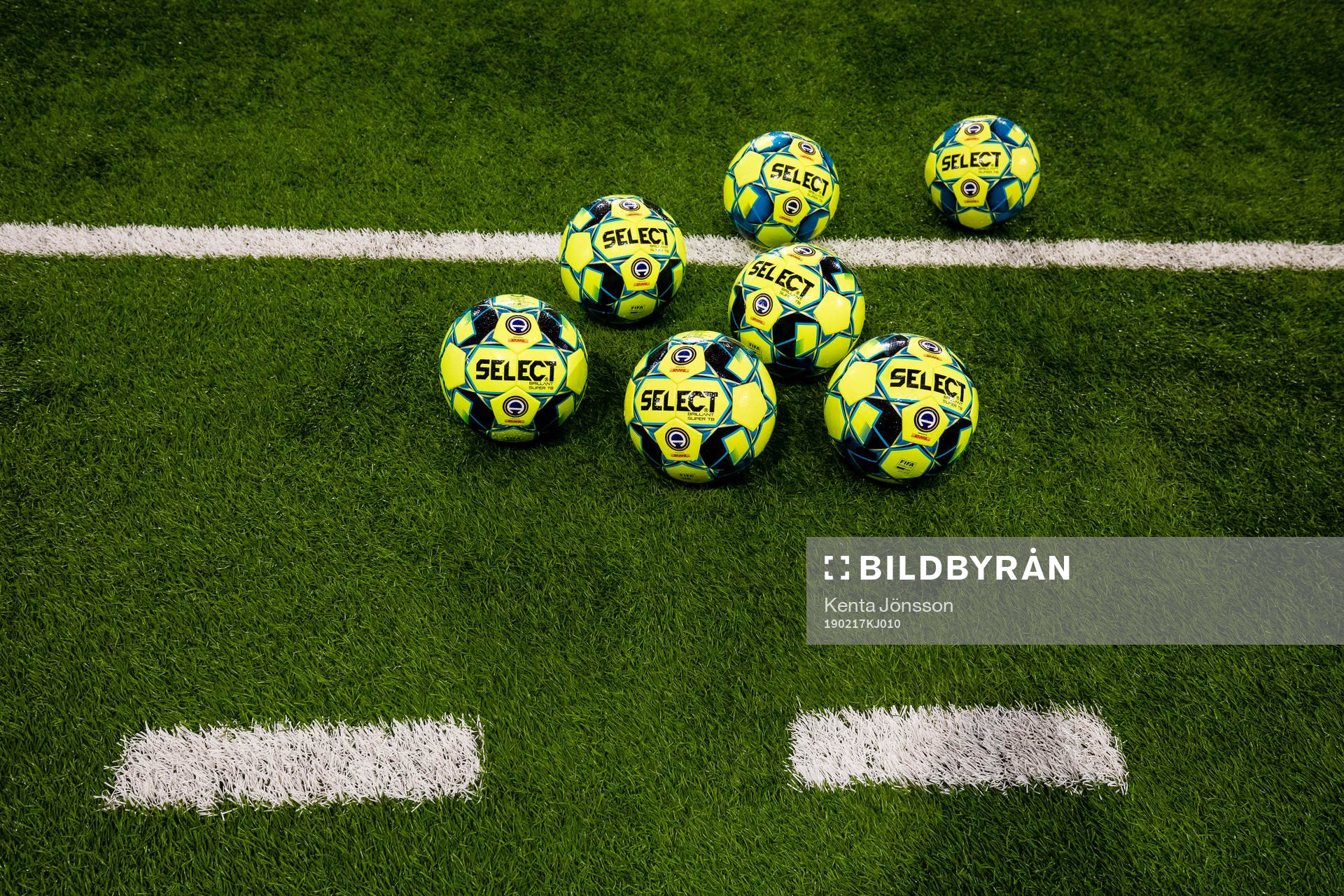 Fotbollar på konstgräset på Tele2 Arena inför fotbollsmatchen i Svenska Cupen mellan Djurgården och Frej den 17 februari 2019 i Stockholm.