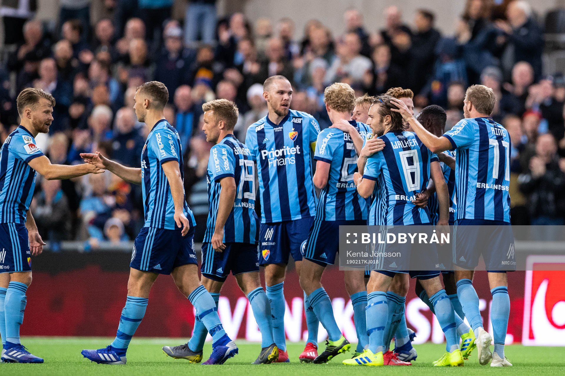 Djurgårdens Kevin Walker jublar med lagkamrater