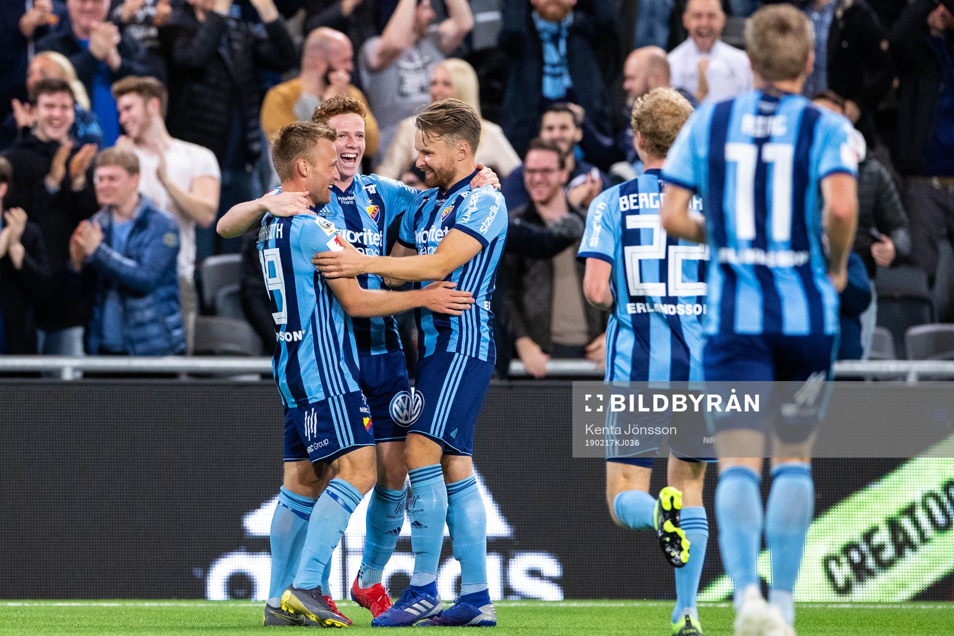Djurgårdens Aslak Witry och Nicklas Bärkroth jublar med