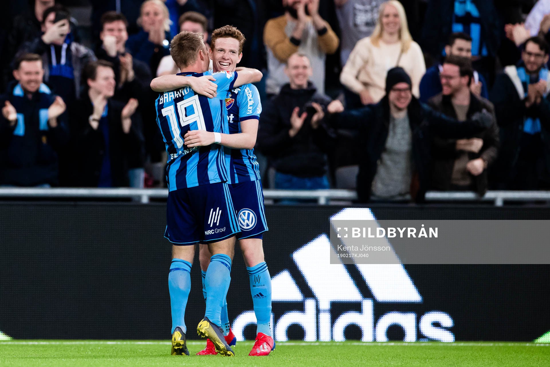 Djurgårdens Aslak Witry (h) jublar med Nicklas Bärkroth efter 2-0 under fotbollsmatchen i Svenska Cupen mellan Djurgården och Frej den 17 februari 2019 i Stockholm.