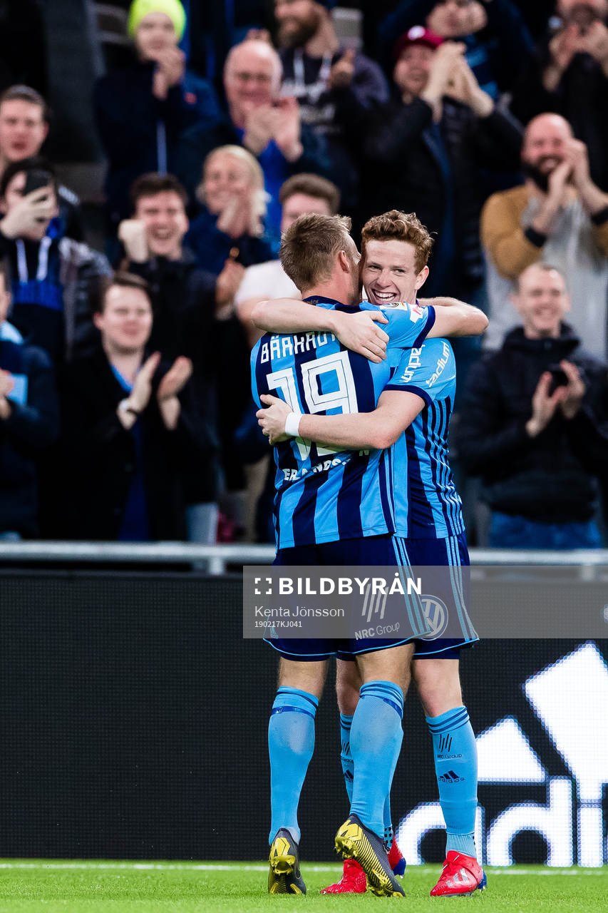 Djurgårdens Aslak Witry (h) jublar med Nicklas Bärkroth