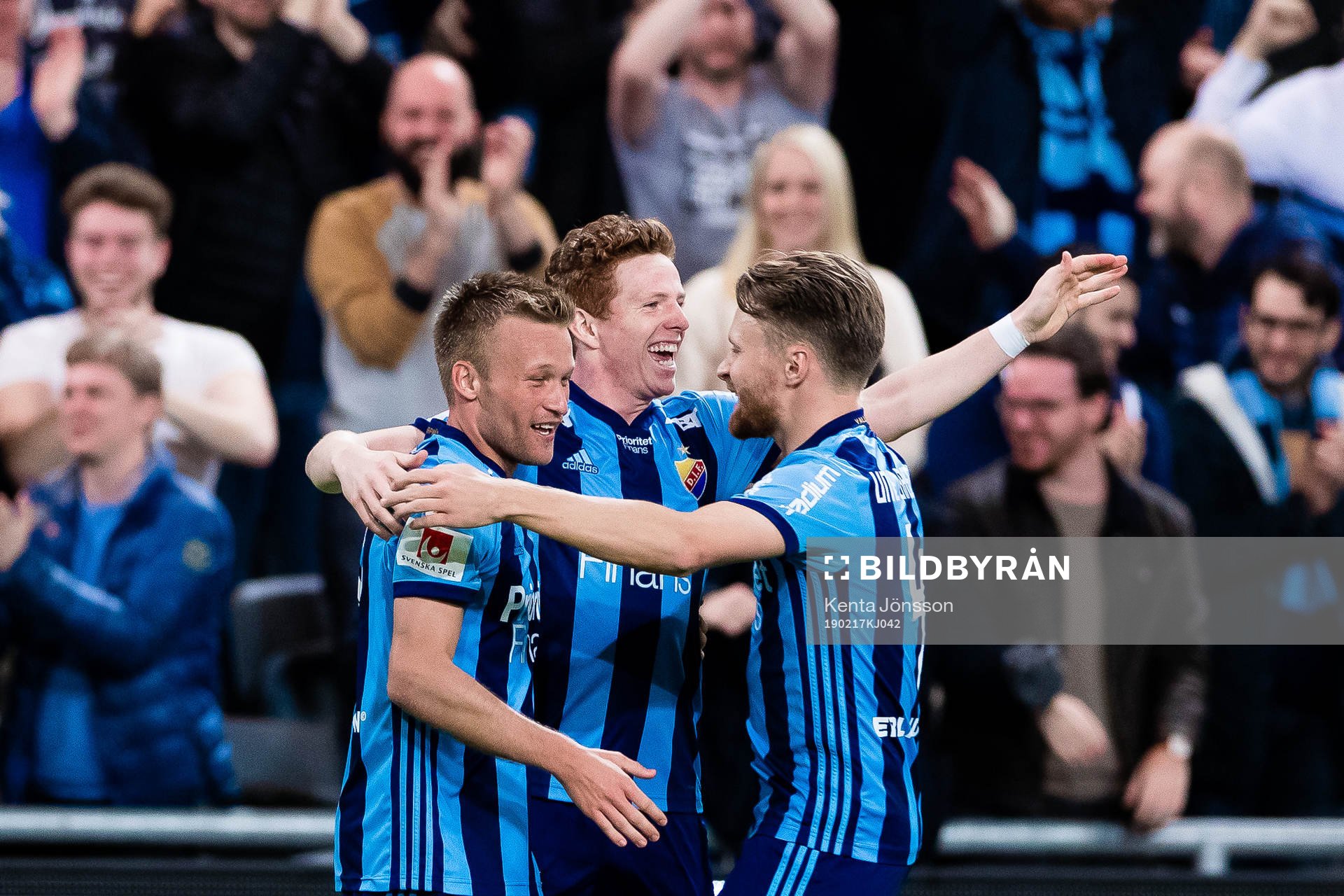 Djurgårdens Aslak Witry jublar med Nicklas Bärkroth och