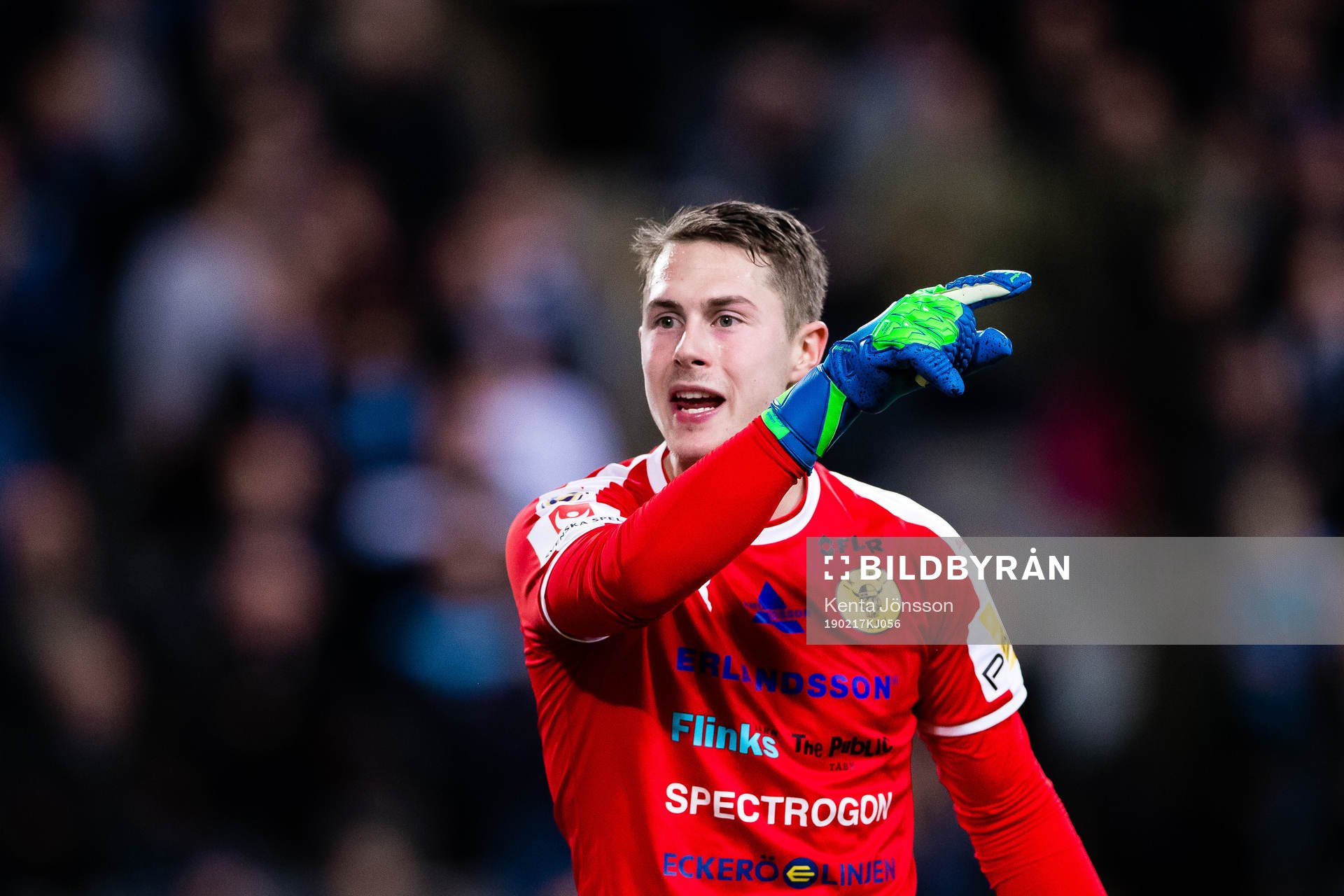 Frejs målvakt Jonas Olsson reagerar