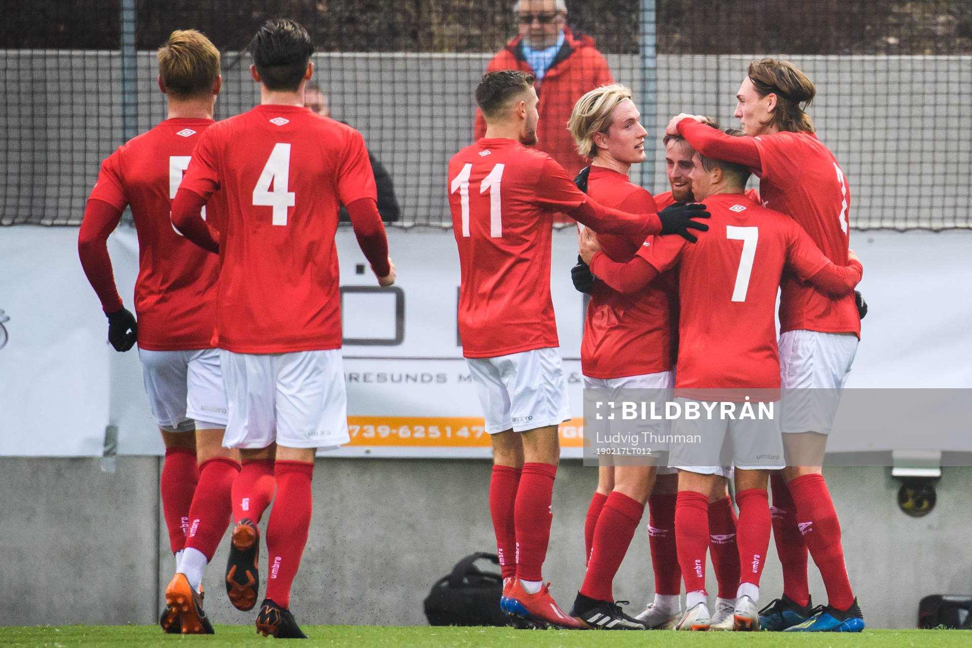 Degerfors spelare jublar efter 1-1 under fotbollsmatchen i Svenska Cupen mellan Malm FF och Degerfors 17 februari 2019 i Lund.