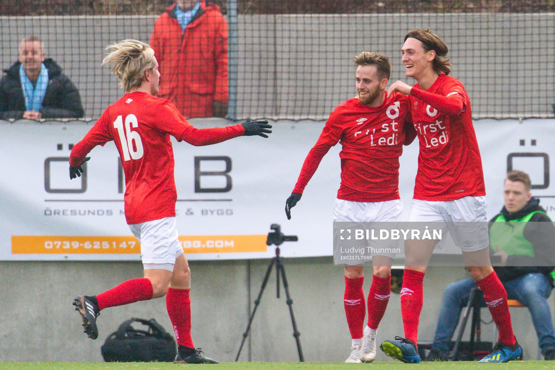 Degerfors Rasmus Alm jublar med Gustav Granath och Viktor