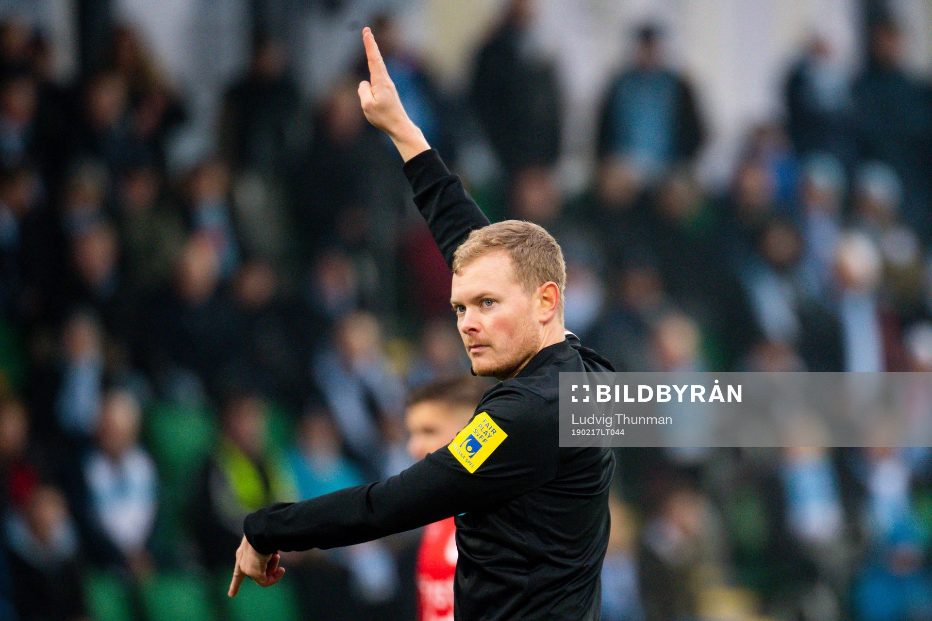 Domre Fredrik Klitteunder fotbollsmatchen i Svenska Cupen