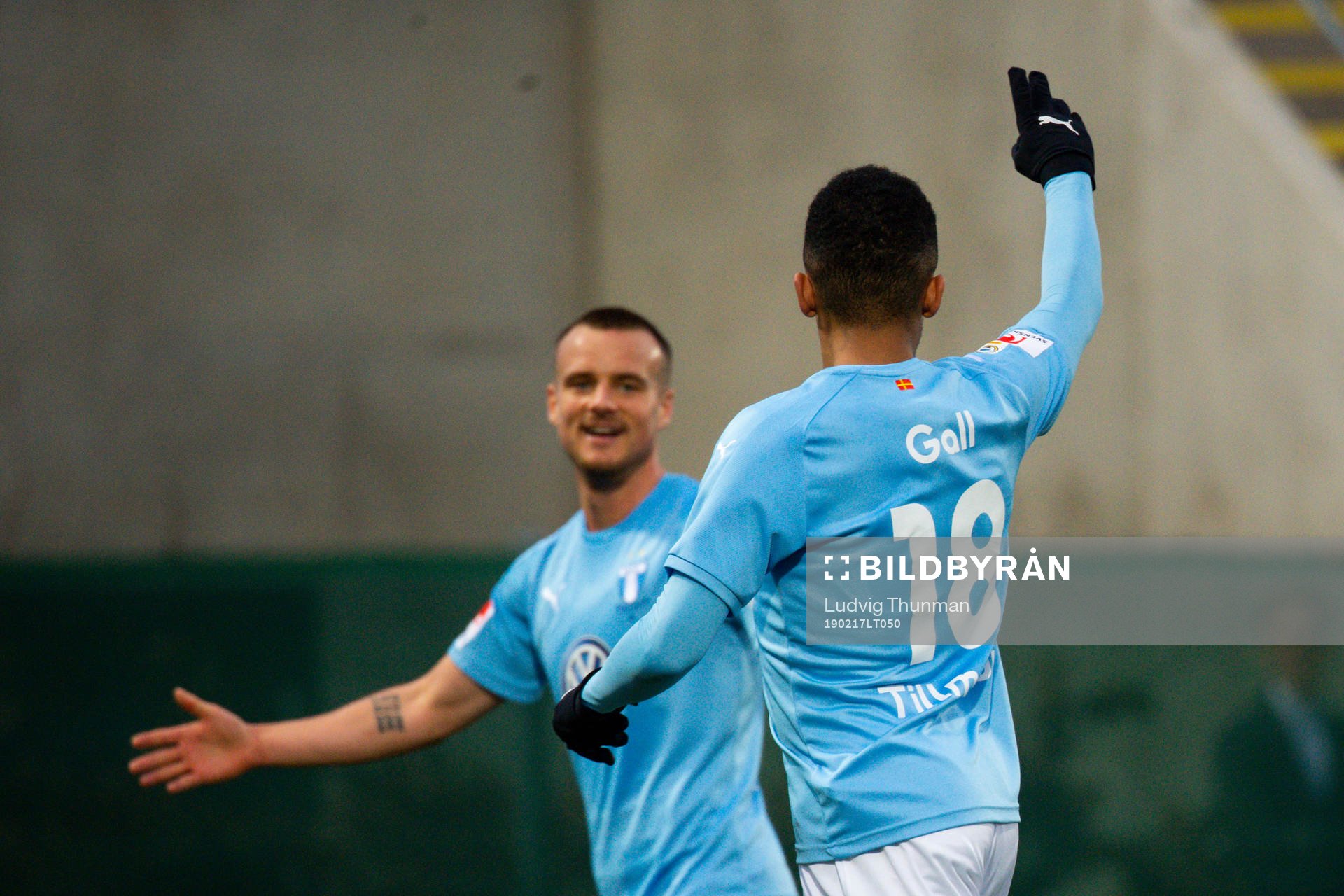 Malmö FFs Romain Gall jublar med Eric Larsson