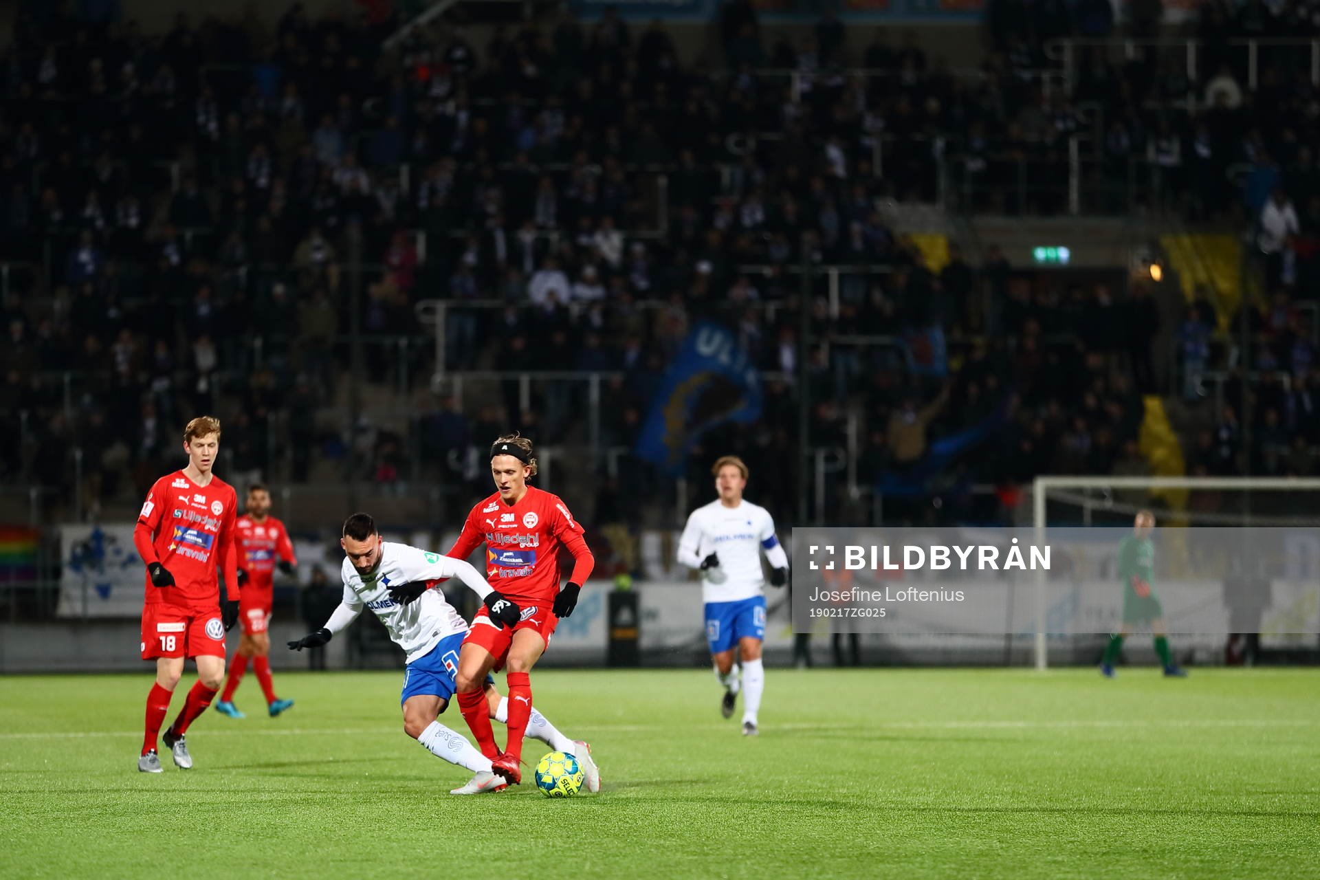 Norrköpings Sead Haksabanovic i kamp om bollen med