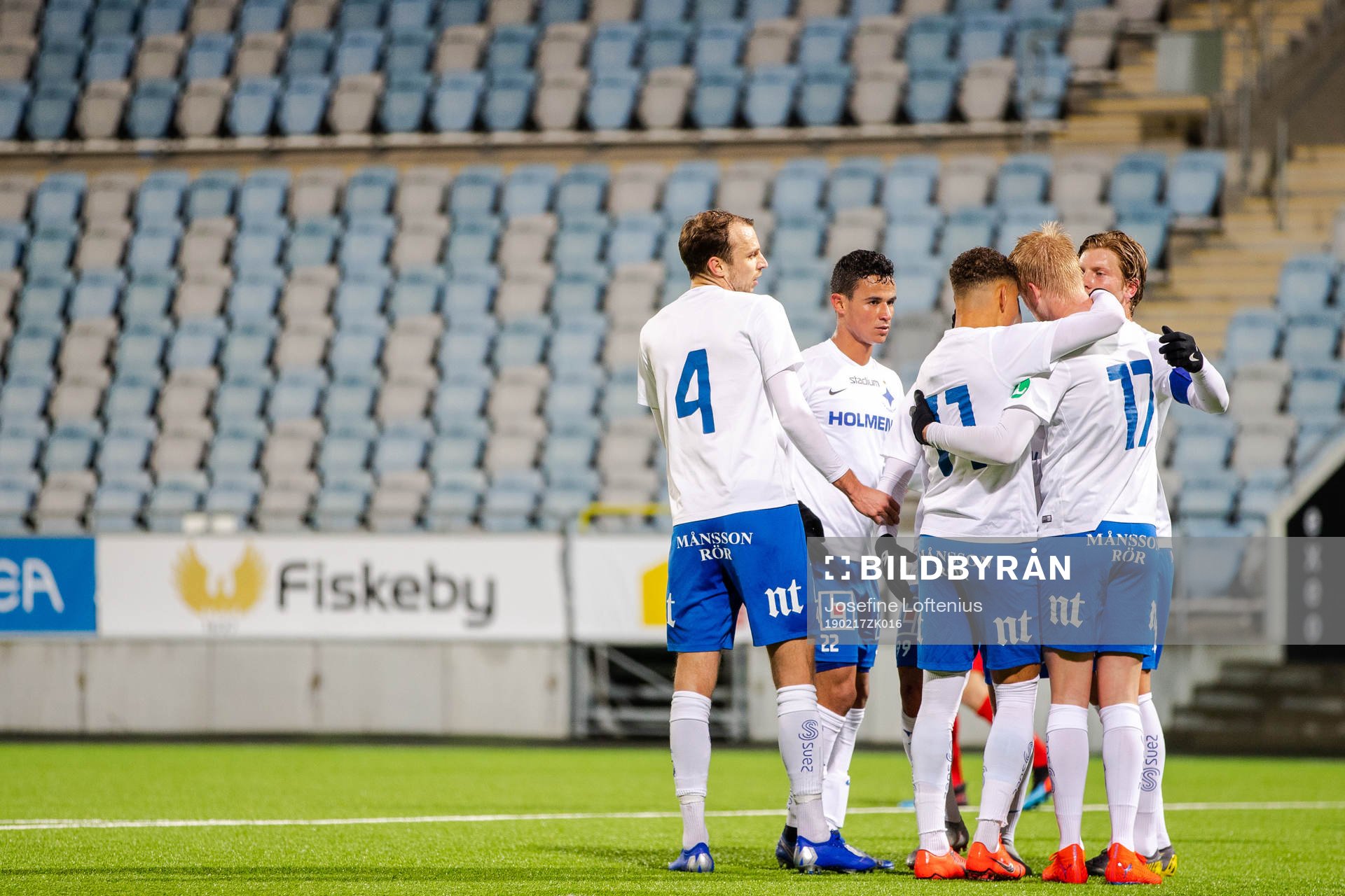 Norrköpings Kalle Holmberg jublar med lagkamrater