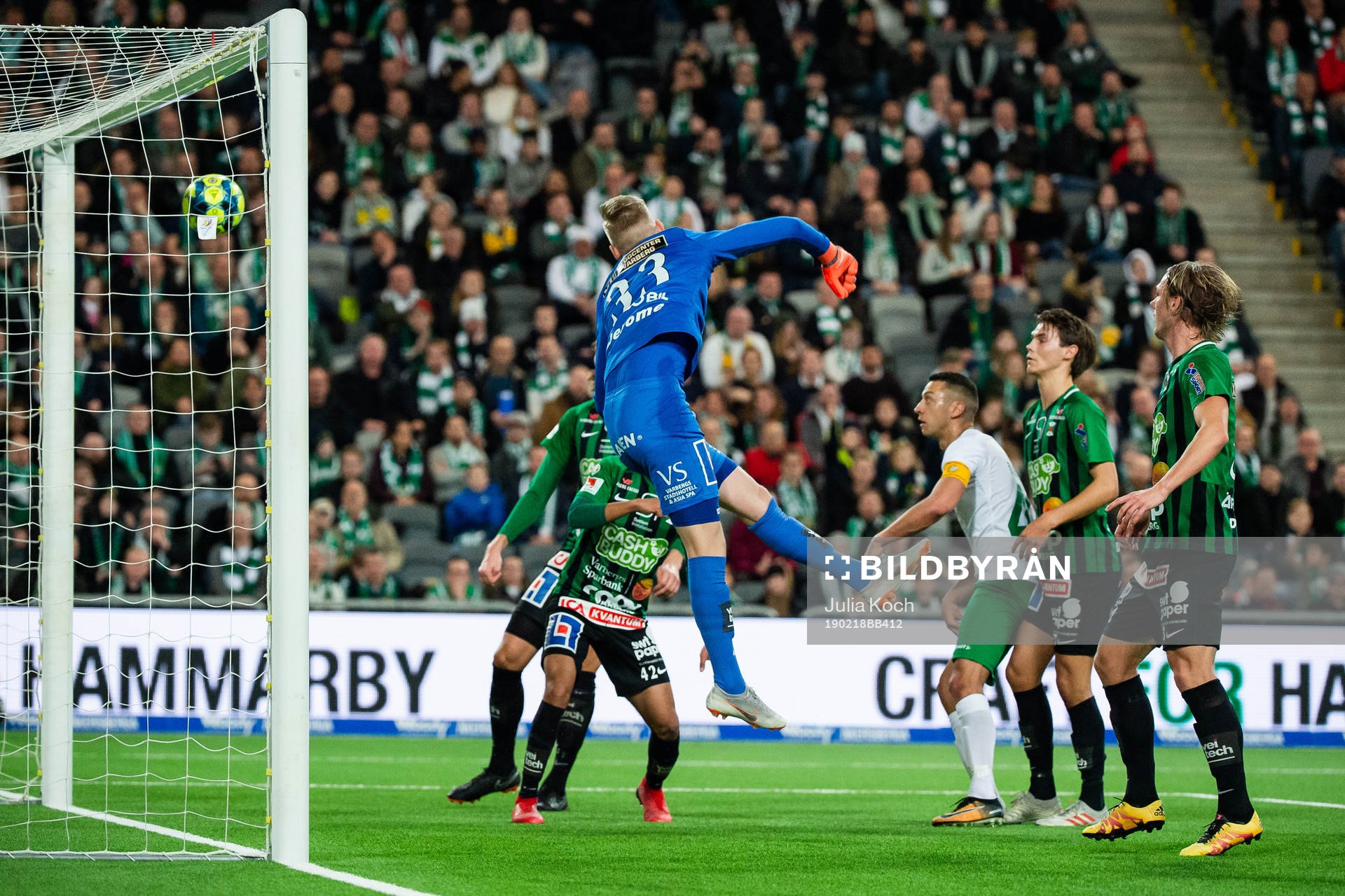 Hammarbys Sander Svendsen, ej i bild, gör mål bakom