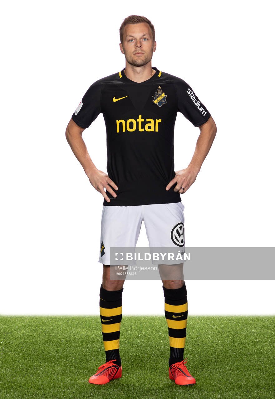 s Sebastian Larsson