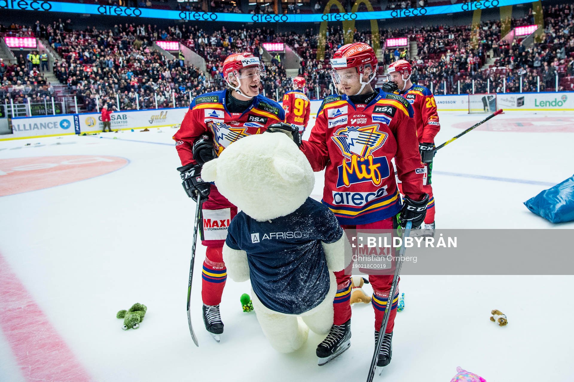 Malmö Redhawks Emil Sylvegård och Johan Olofsson med en