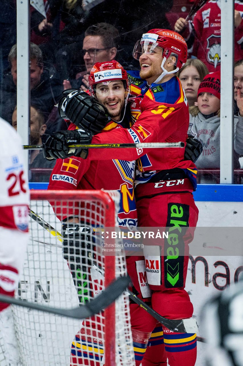 Malmö Redhawks Konstantin Komarek och Max Görtz jublar