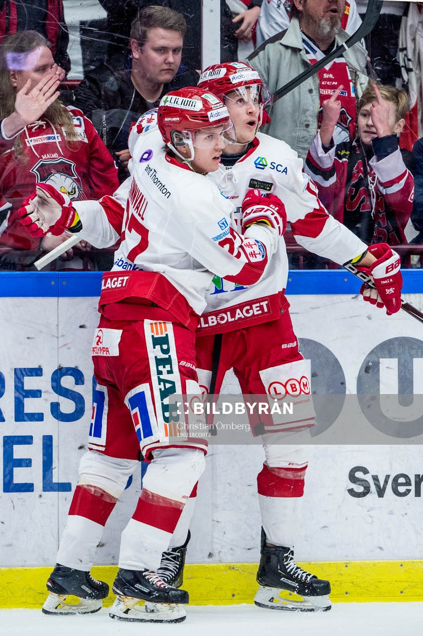 Timrås Johannes Kinnvall och Henrik Törnqvist jublar
