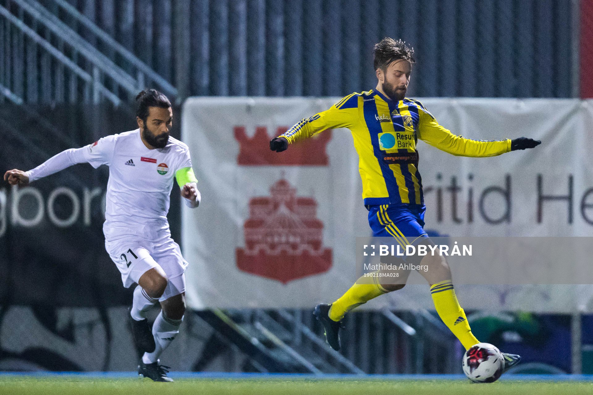 Eskilsminnes Jonatan Olsson och Dalkurds Peshraw Azizi