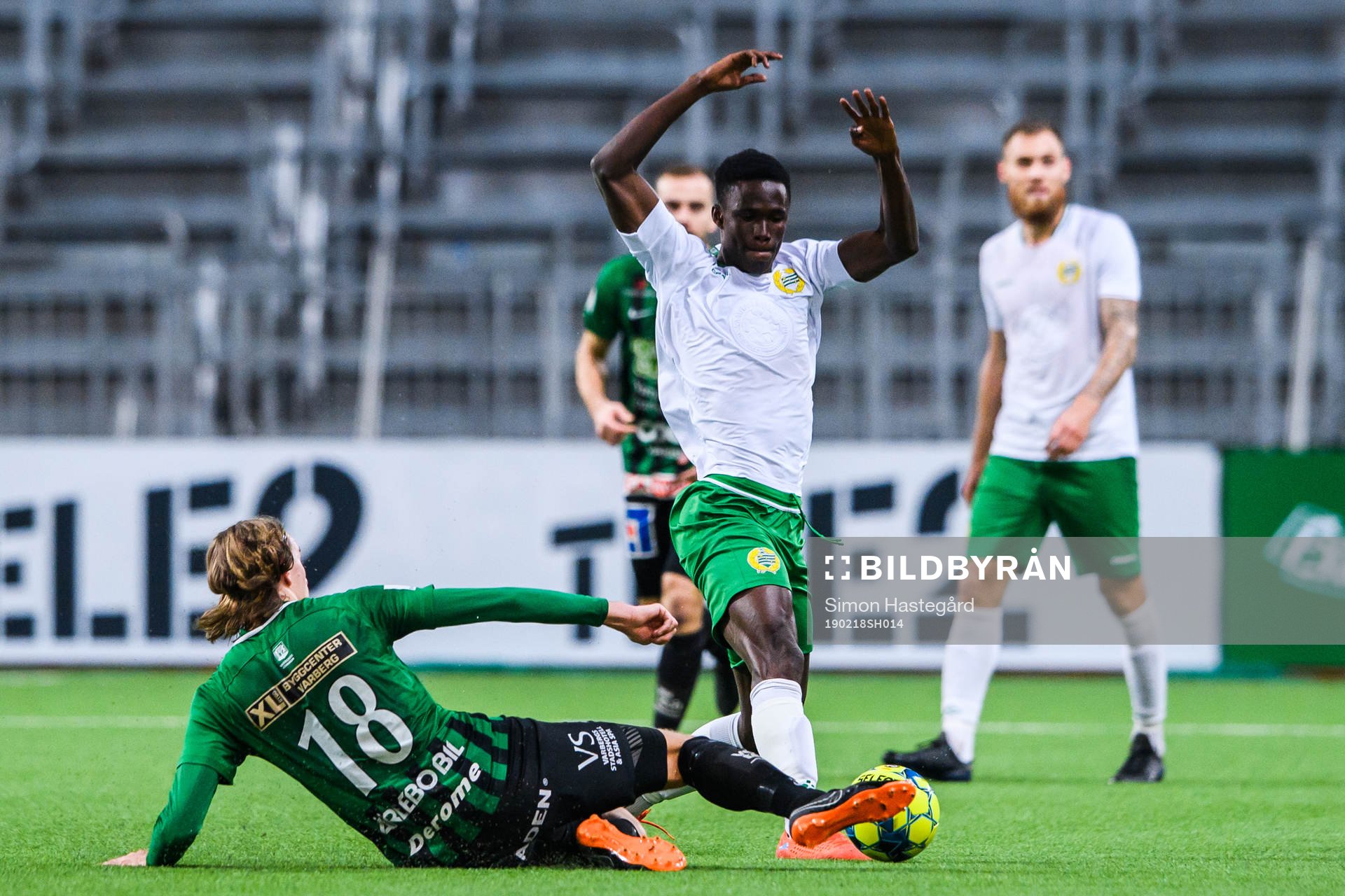 Varbergs Joakim Lindner och Hammarbys Kossounou Odilon
