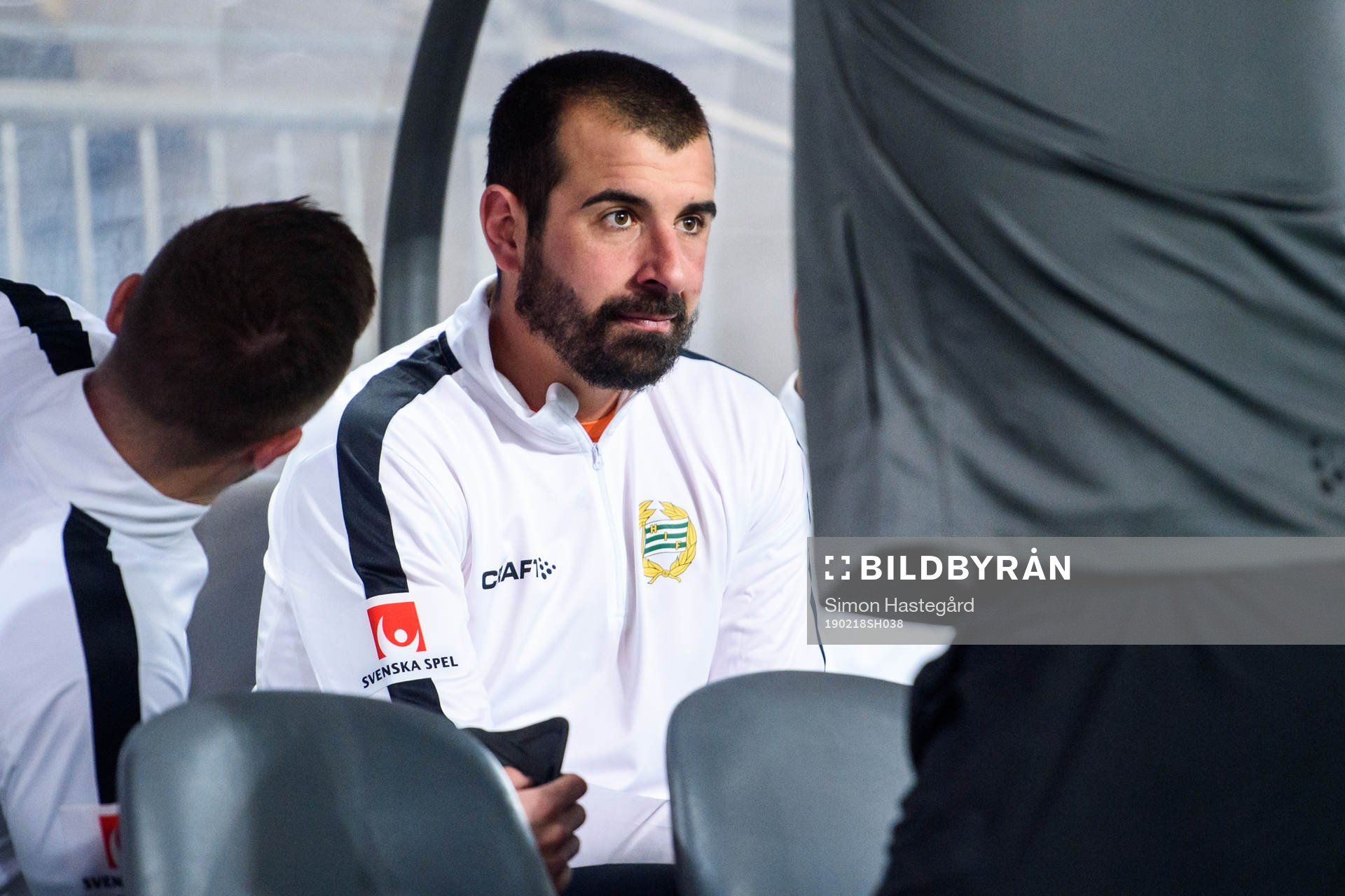Hammarbys målvakt Gianluca Curci på bänken