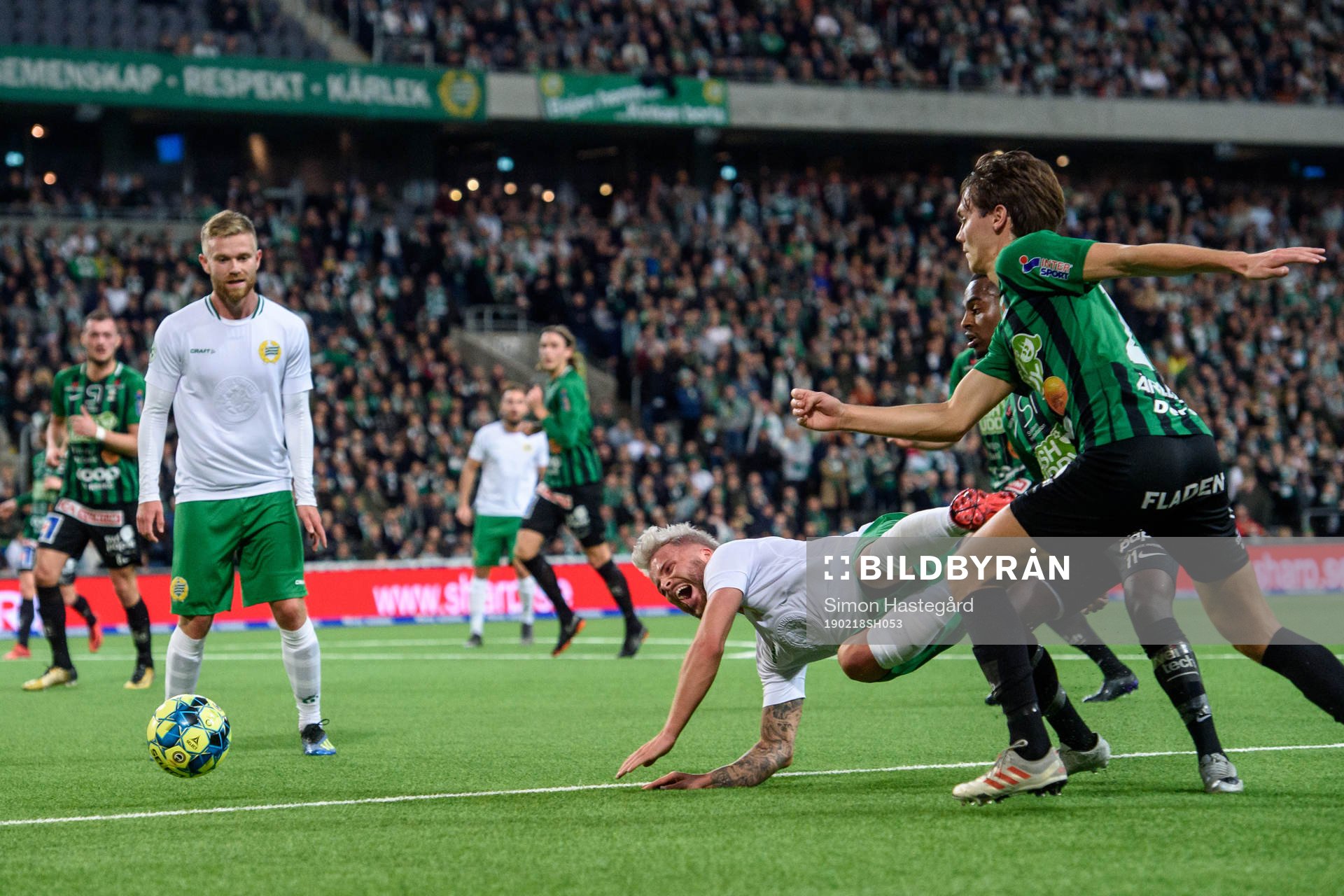 Hammarbys Sander Svendsen faller