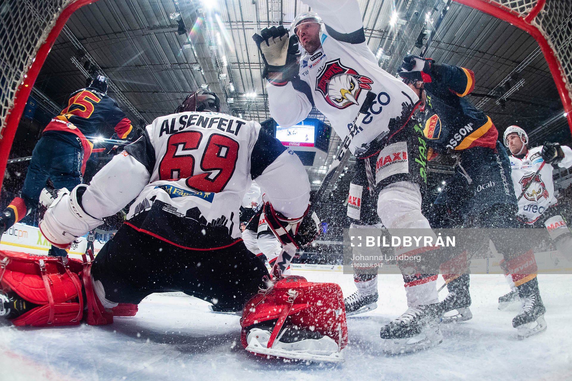 Malmö Redhawks Jens Olsson och målvakt Oscar Alsenfelt