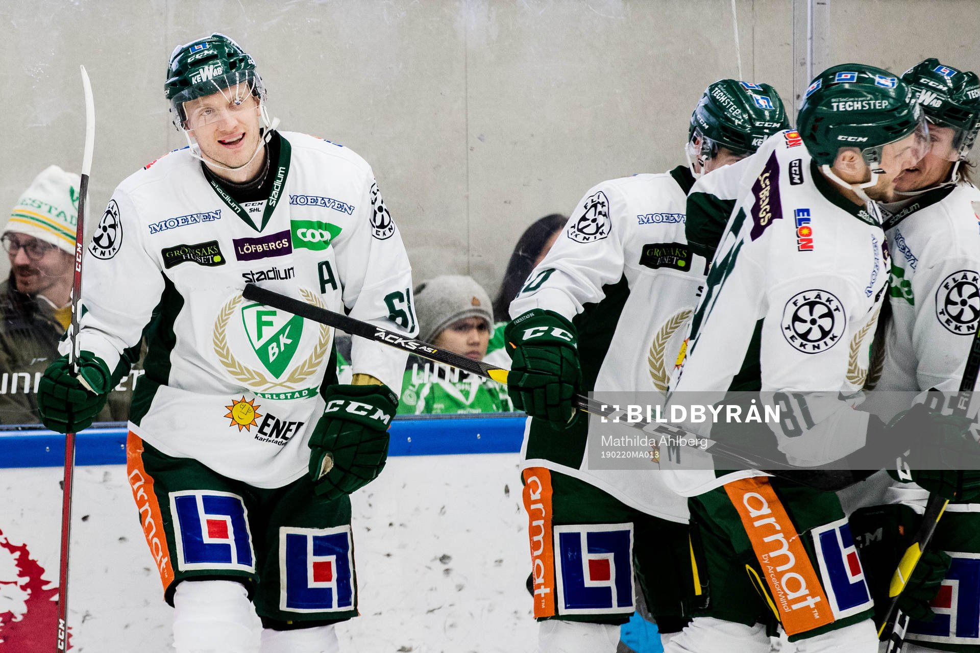 Färjestads Johan Ryno (v) jublar