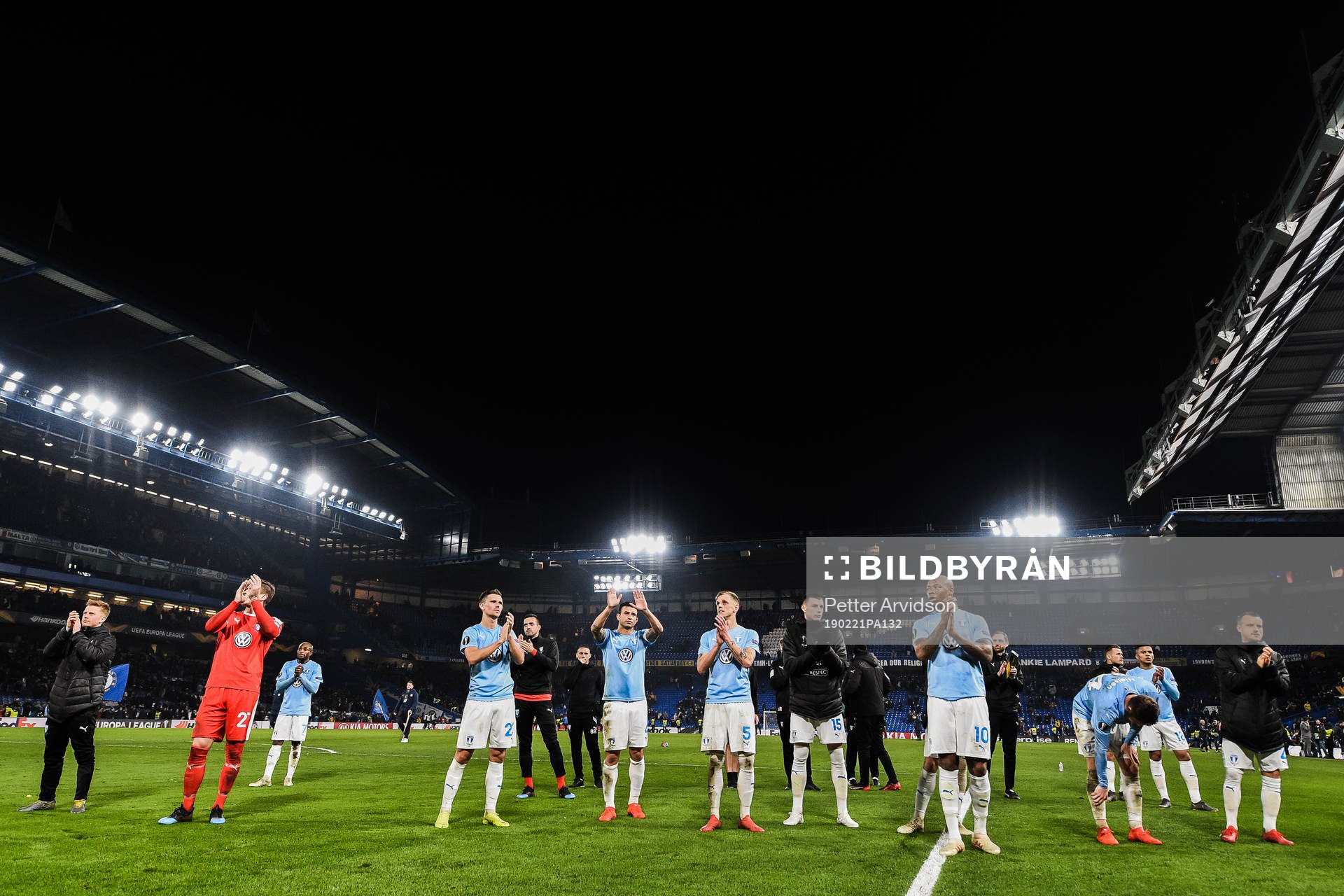 Players of Malmö FF thanks the supporters