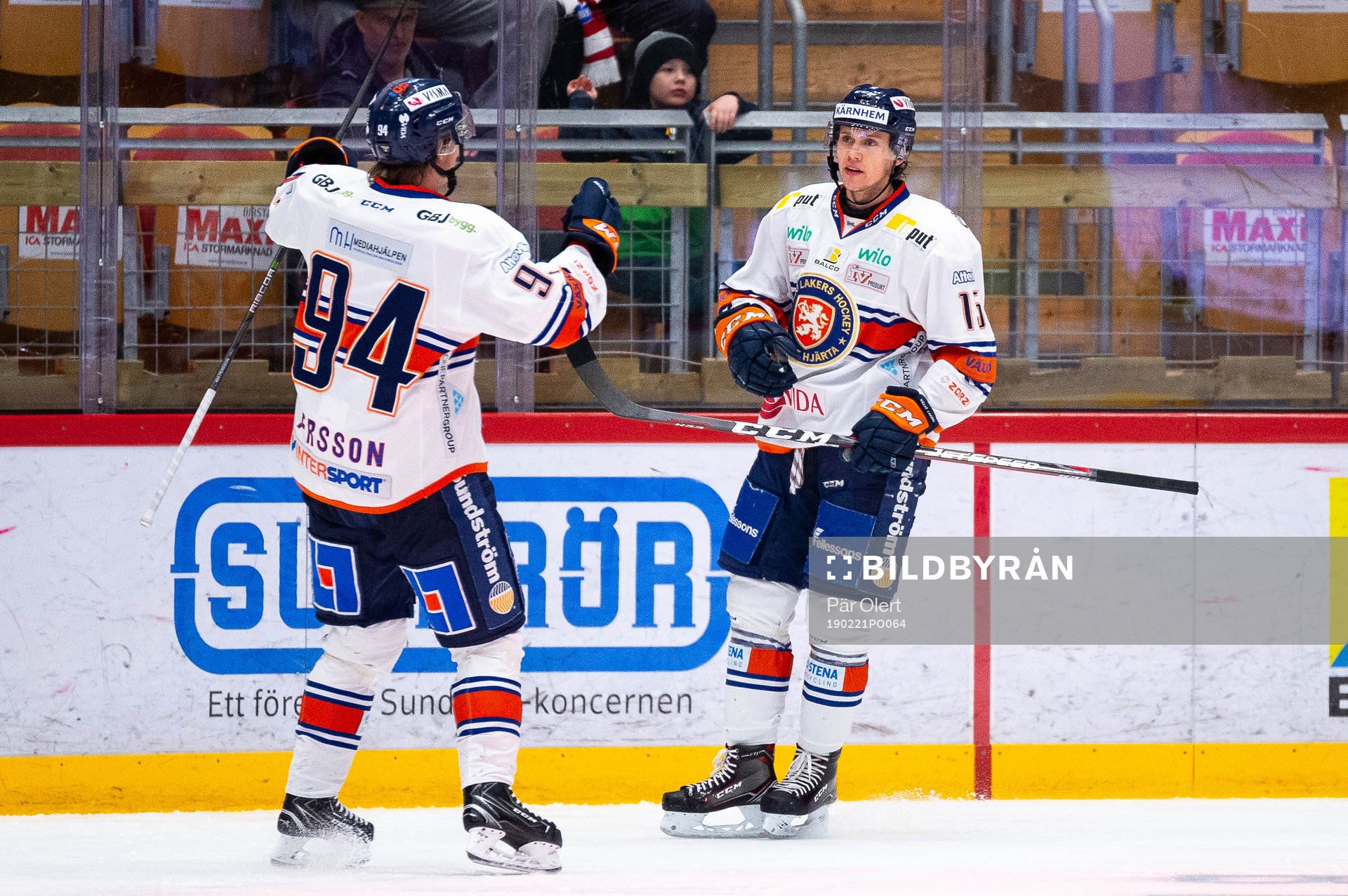 Växjös Joel Persson och Dominik Bokk jublar