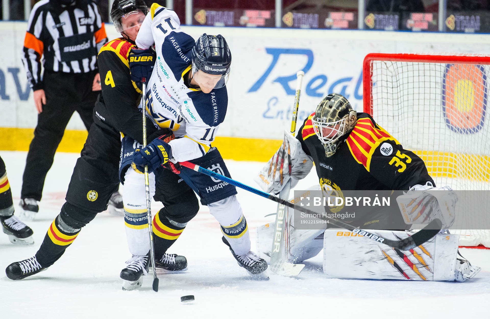 s Simon Önerud oroar framför Brynäs målvakt David Rautio