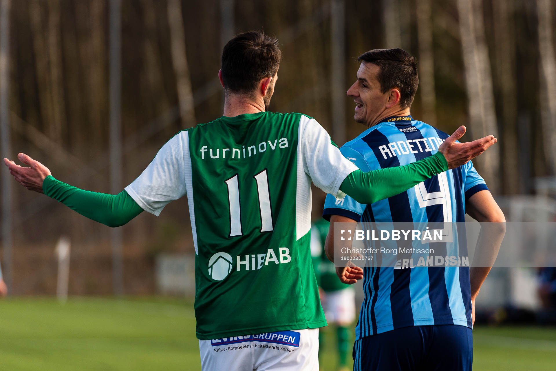 Hässleholms Liridon Ahmeti i samtal med Djurgårdens Haris Radetinac under fotbollsmatchen i Svenska Cupen mellan Hässleholm och Djurgården den 23 februari 2019 i Hässleholm.