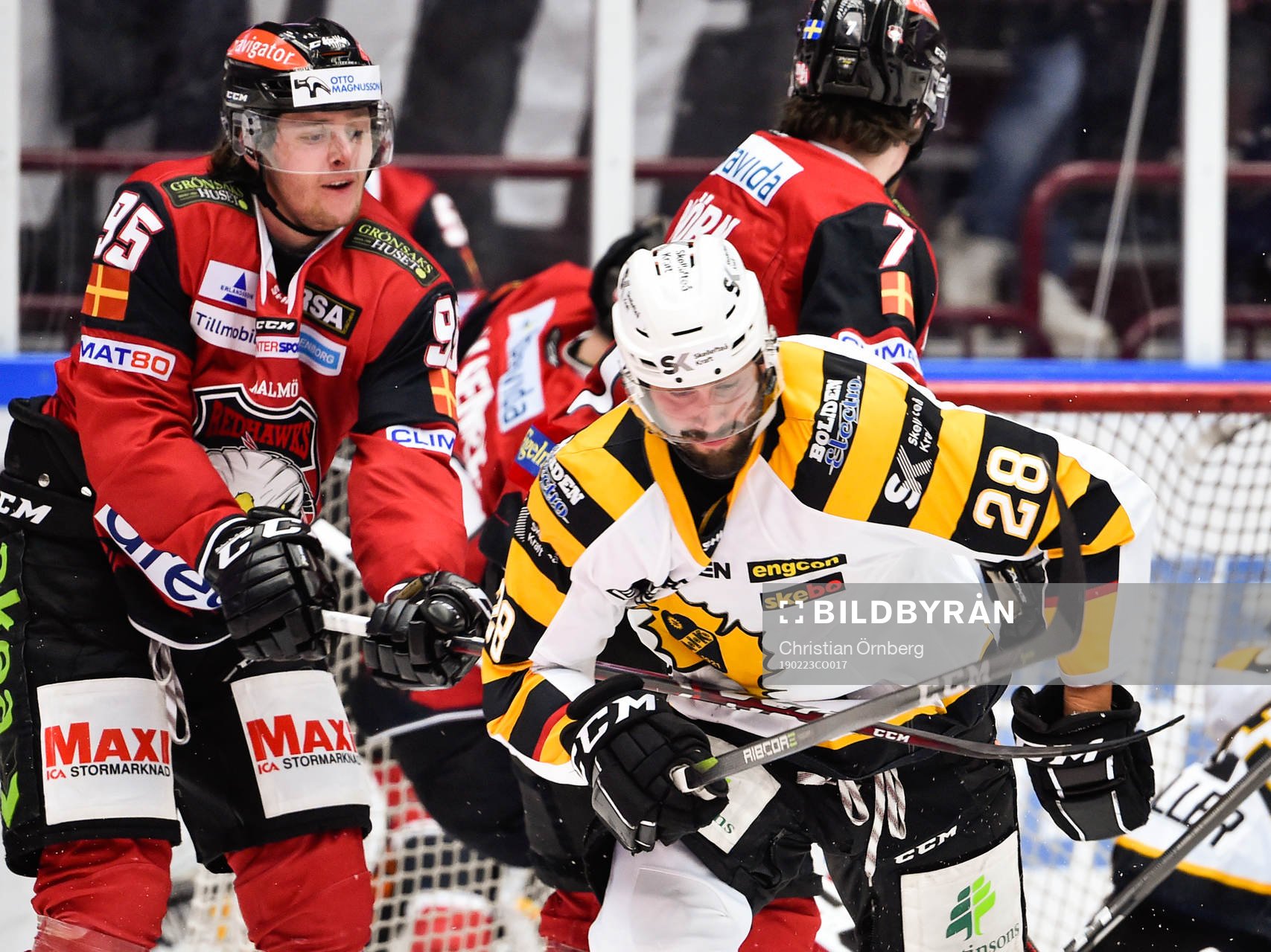 Malmö Redhawks Carl Persson och Skellefteås Johan Alm i