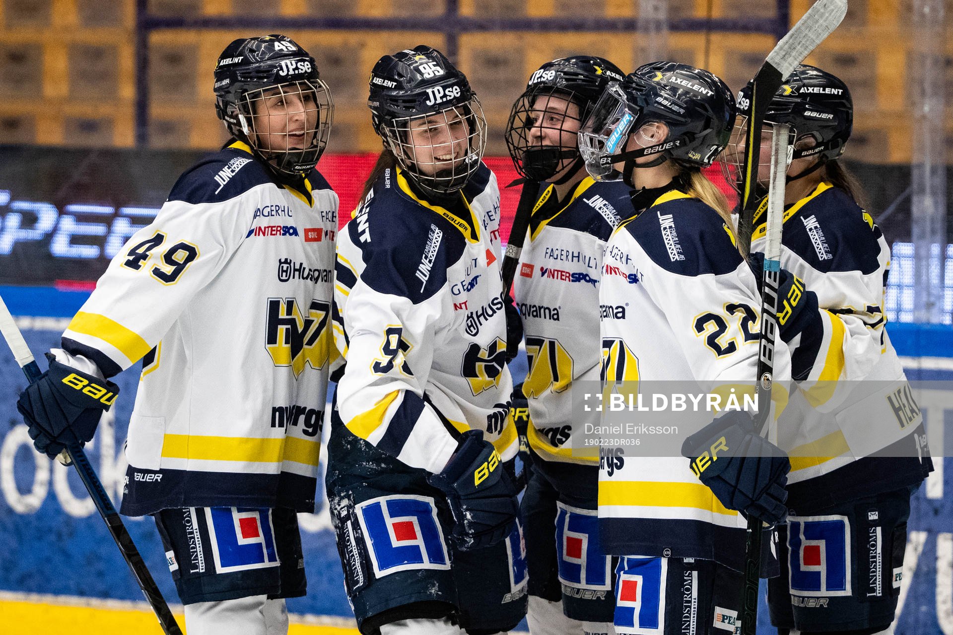 s Maja Jakobsson jublar