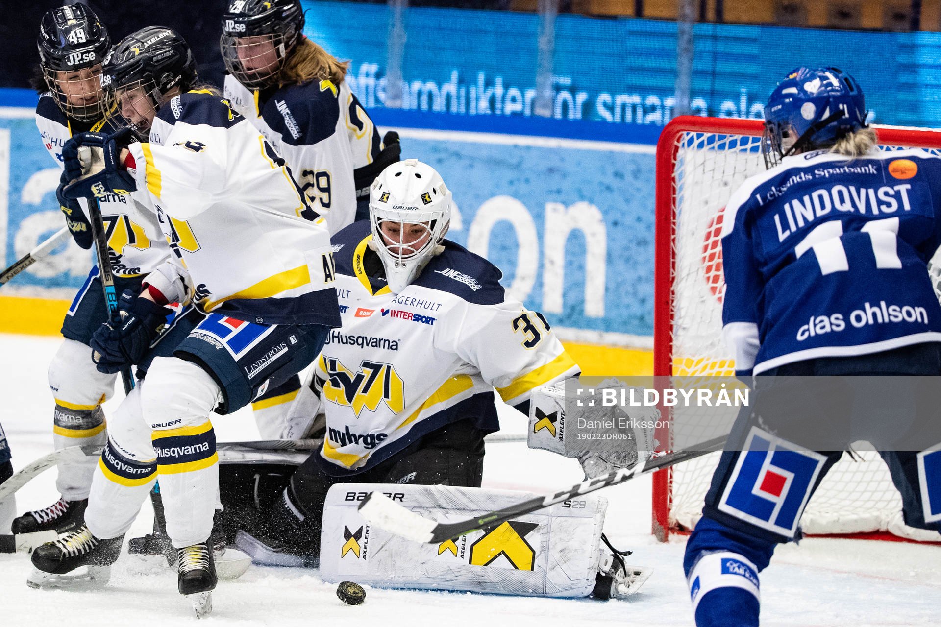 s målvakt Alba Gonzalo och Linnea Andersson och Leksands