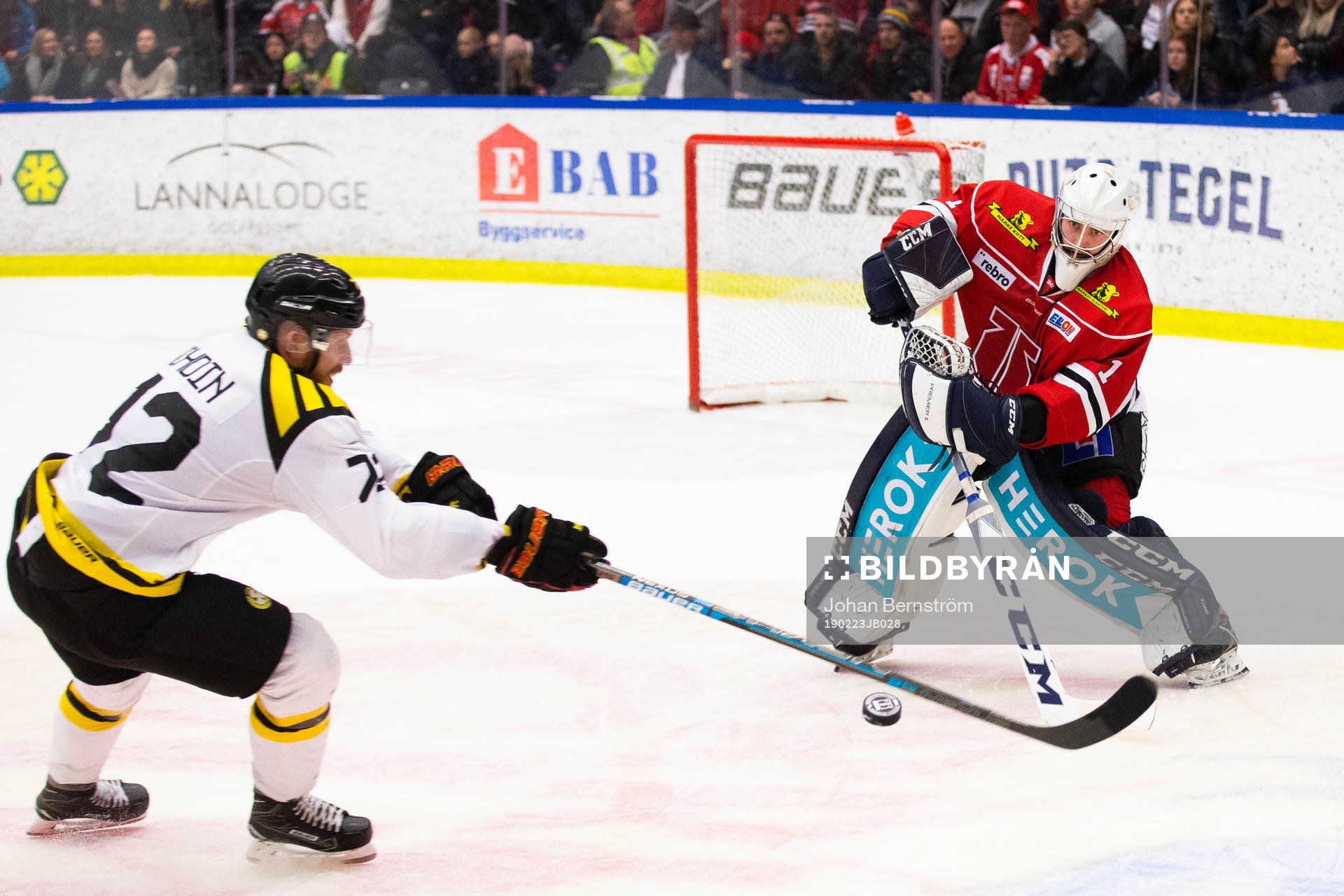 Brynäs Joachim Rohdin och Örebros målvakt Jhonas Enroth