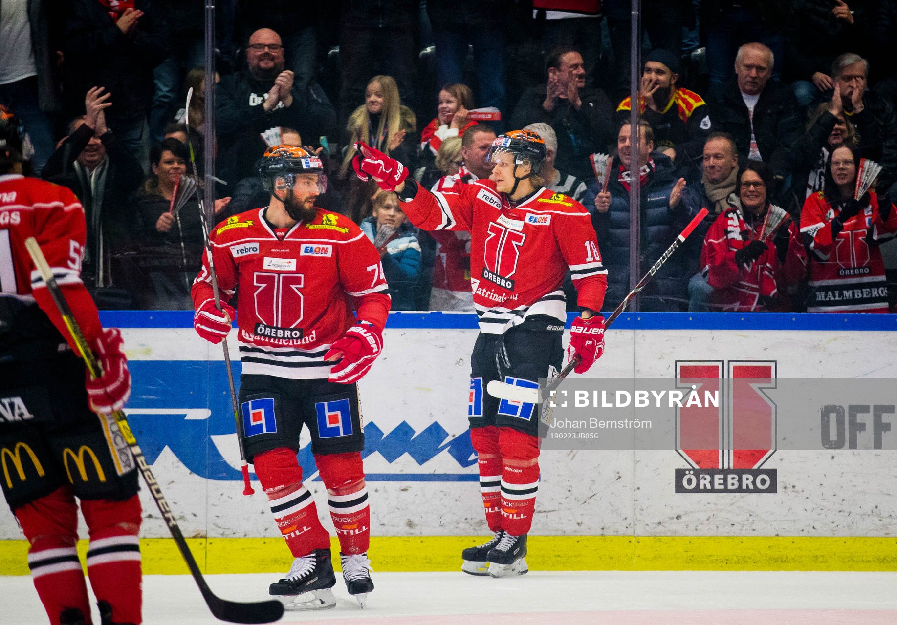 Örebros Rodrigo Abols gör 1-0 och jublar med Nick Ebert