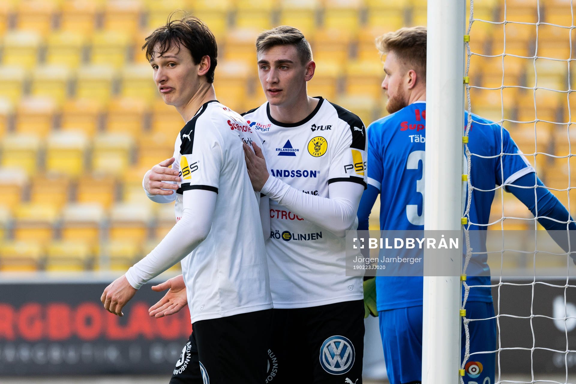 Frejs Hjalmar Ekdal klappas om