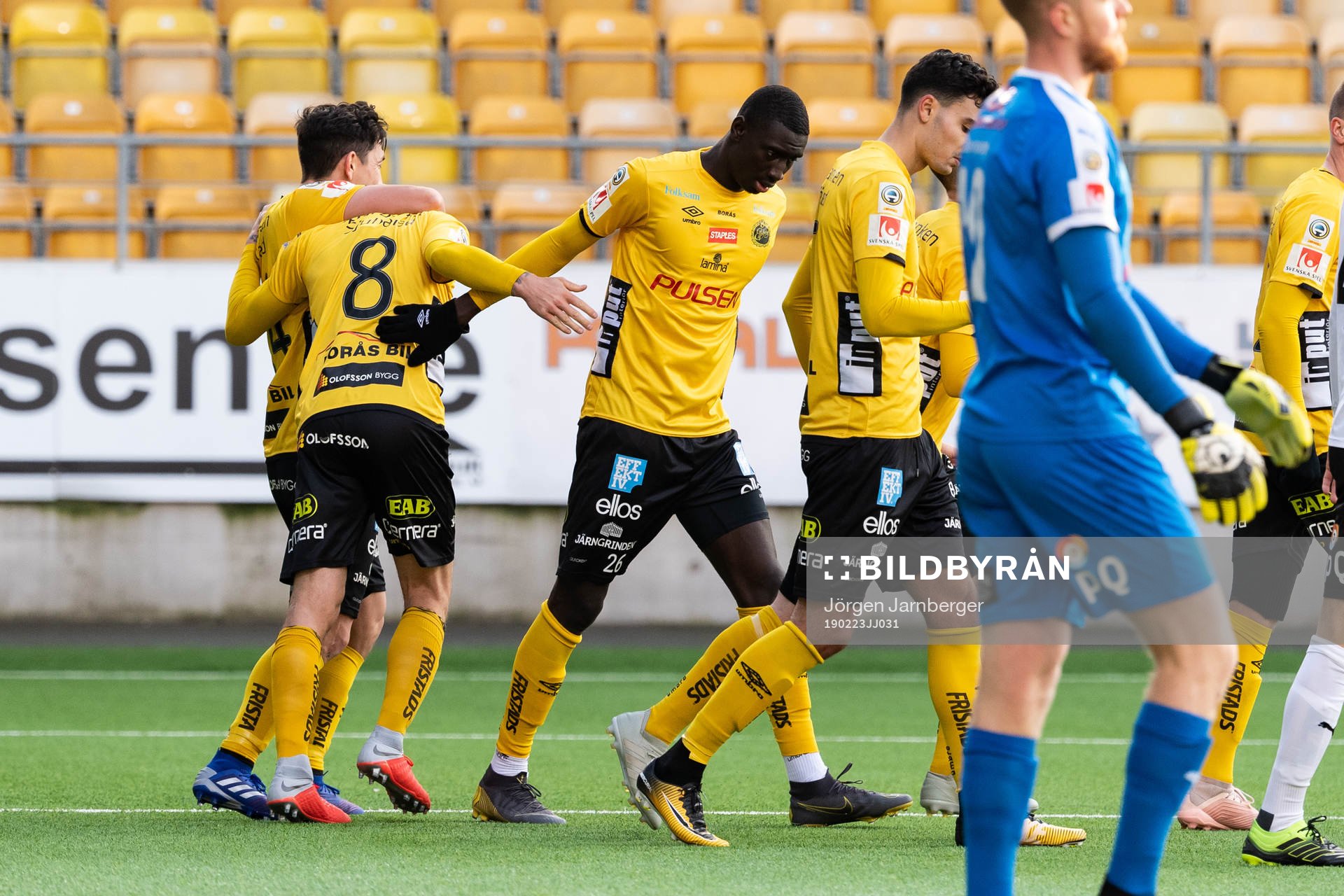 Elfsborgs Samuel Holmén kramas om av Stefan Ishizaki och
