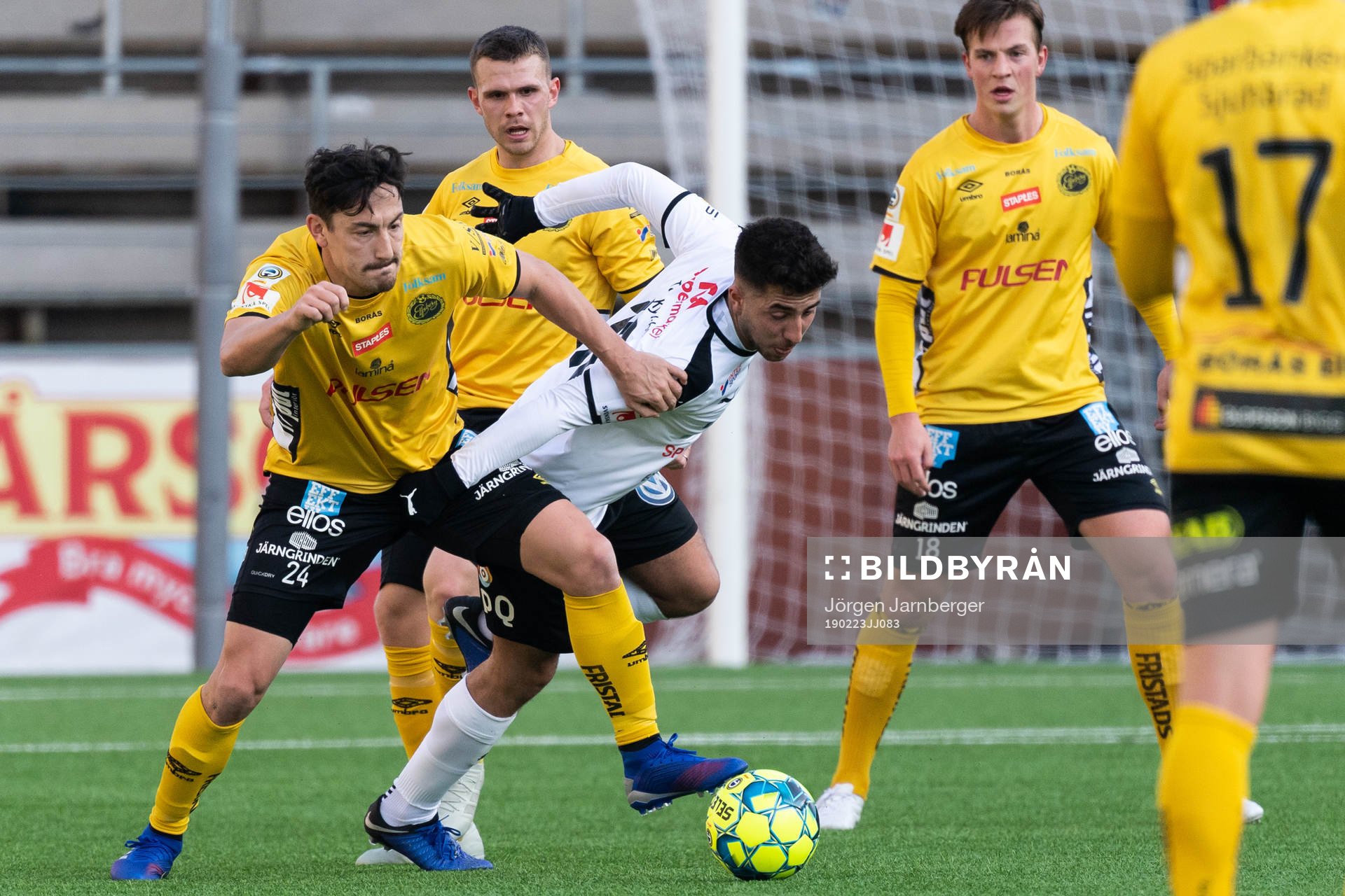 Elfsborgs Stefan Ishizaki och Frejs Moustafa Zeidan i kamp med Elfsborgs Jesper Manns och Simon Olsson i bakgrunden under fotbollsmatchen i Svenska cupen mellan Elfsborg och Frej den 23 februari 2019 i Borås.
