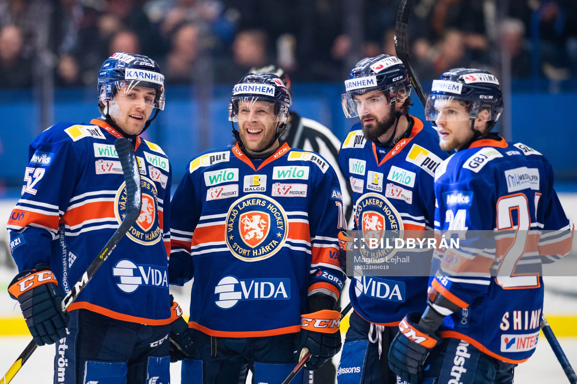 Växjös Arvid Lundberg (vänster) jublar med lagkamrater
