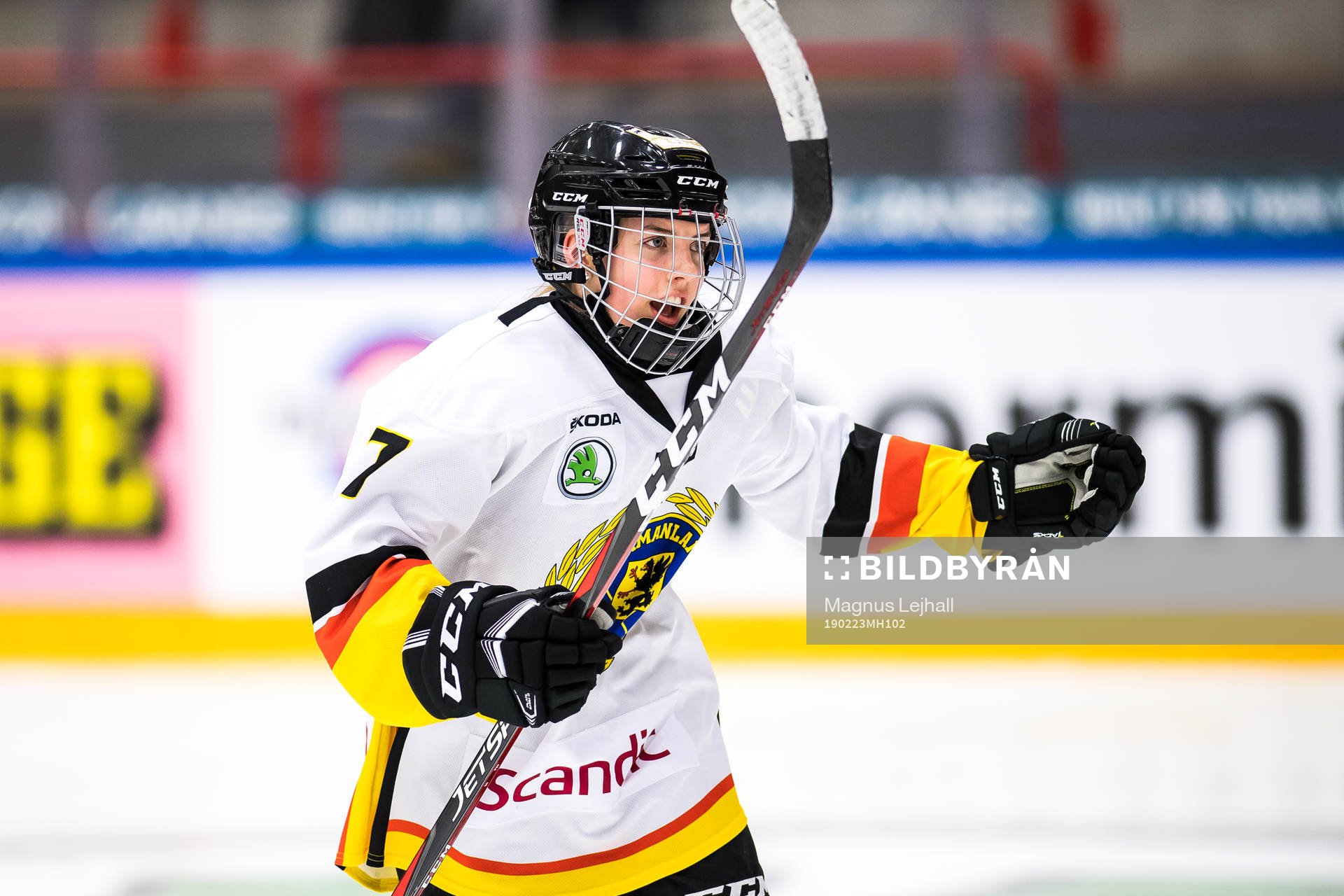 Södermanlands Alice Wallin  jublar