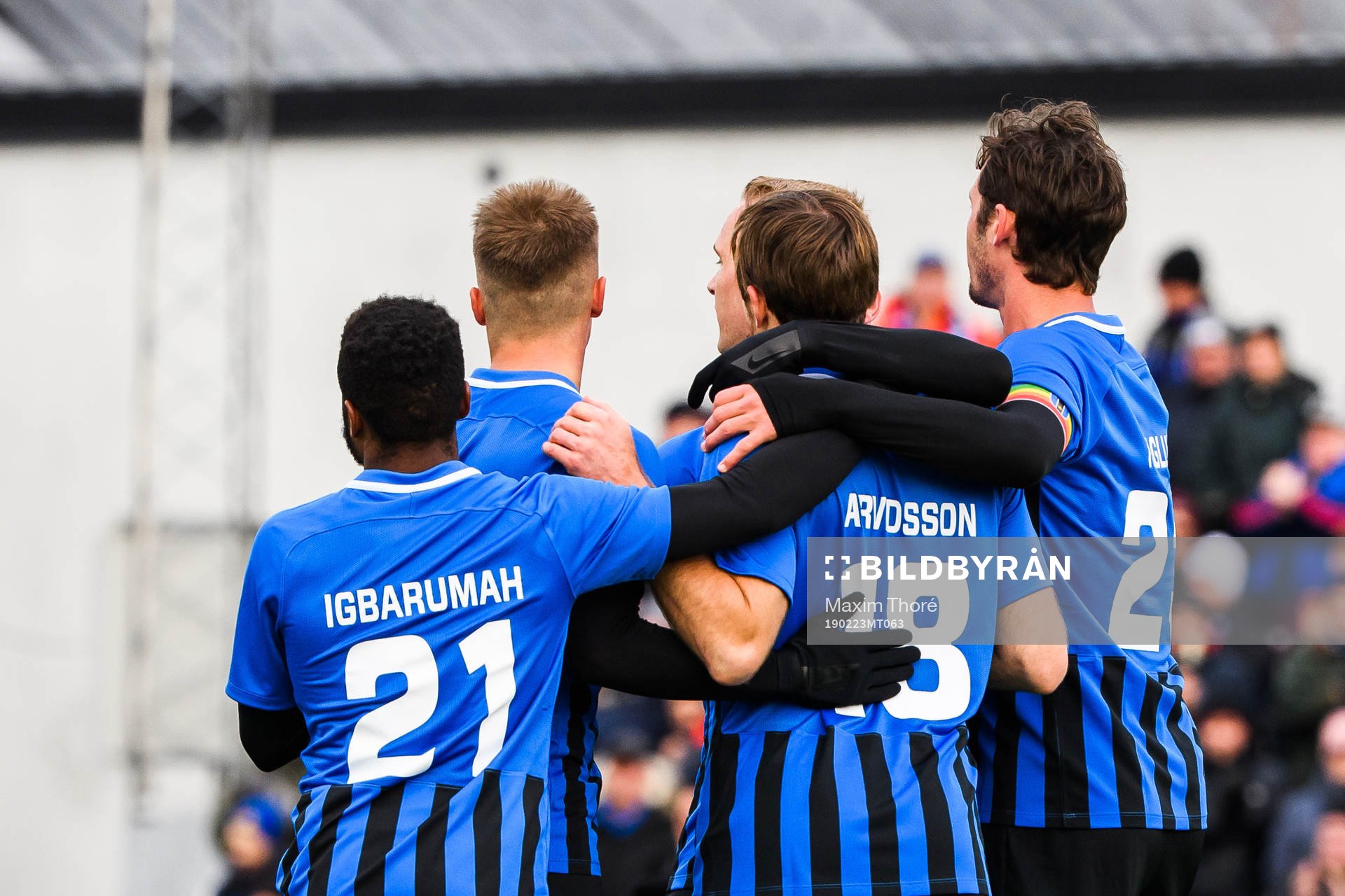 Sirius Jesper Arvidsson jublar med lagkamrater