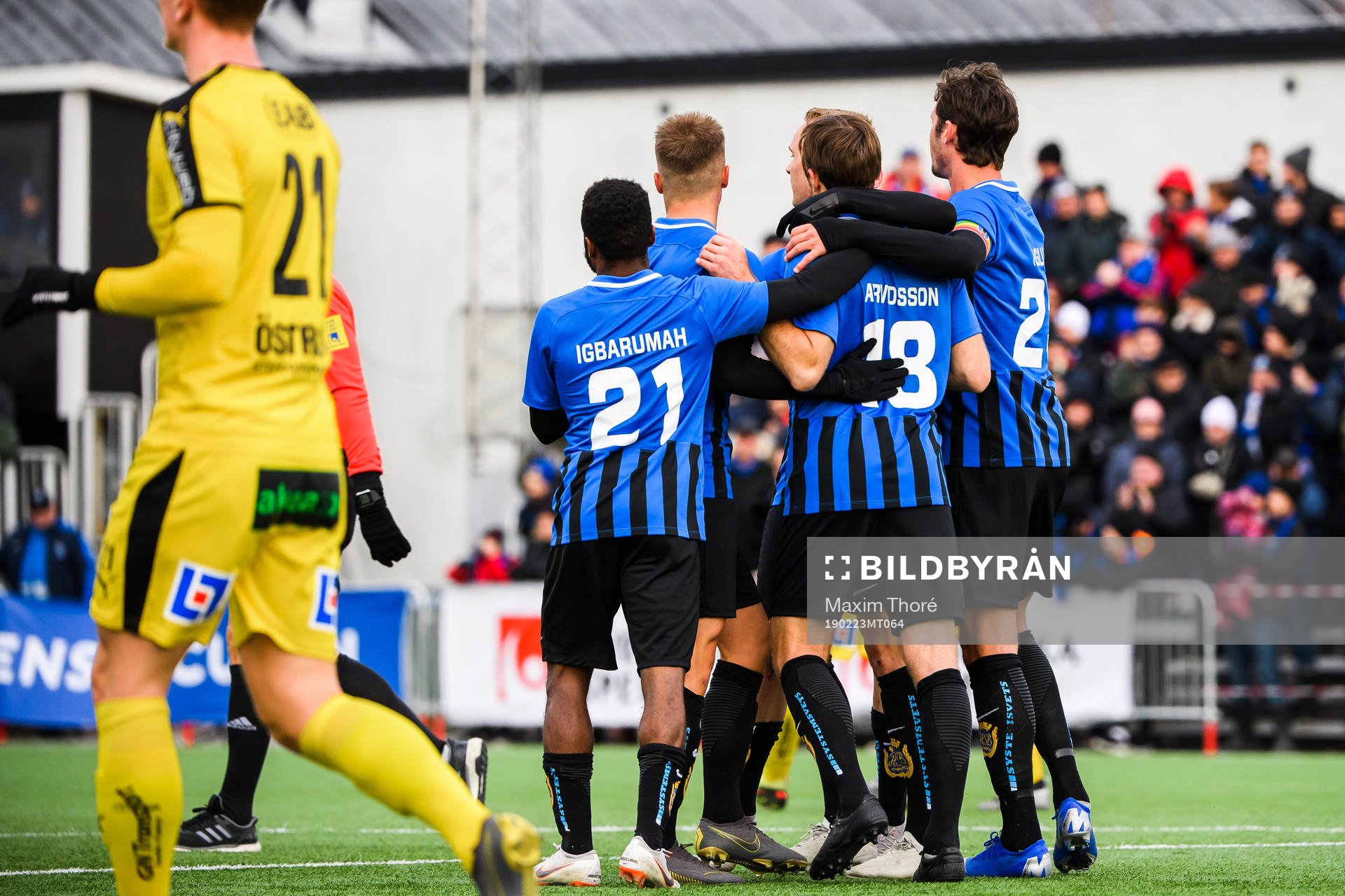 Sirius Jesper Arvidsson jublar med lagkamrater
