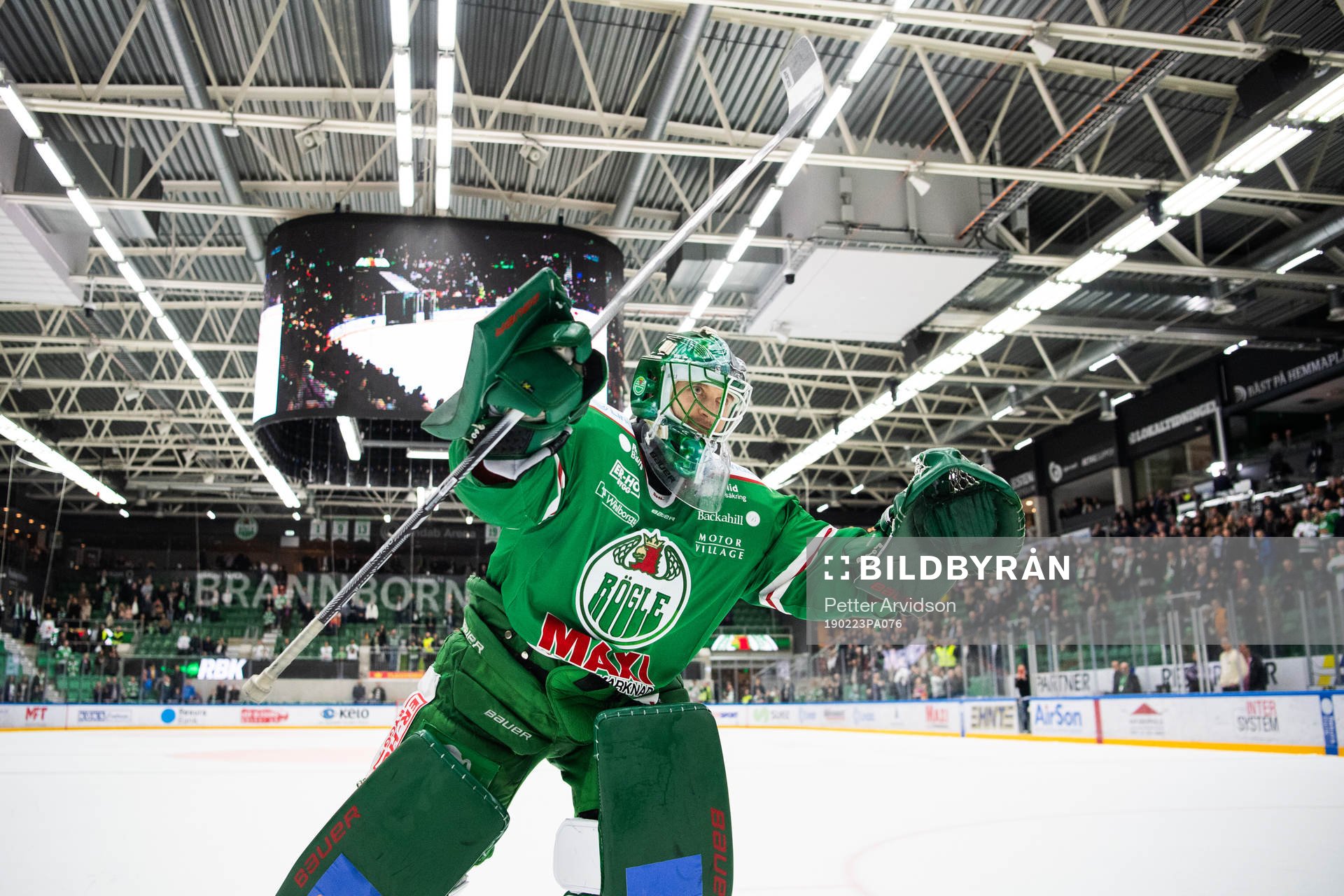 Rögles målvakt Ville Kolppanen jublar