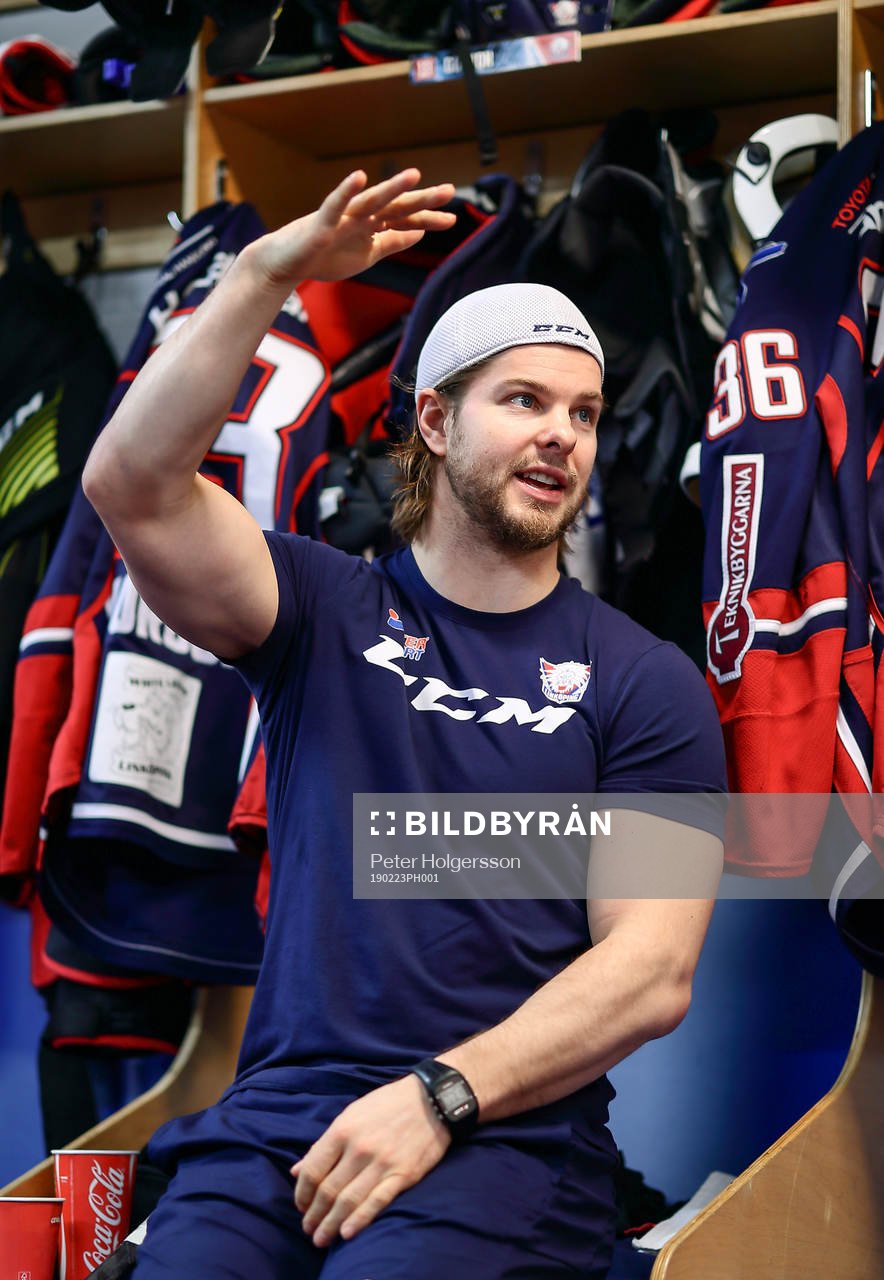 Linköpings Andrew Gordon före ishockeymatchen i SHL