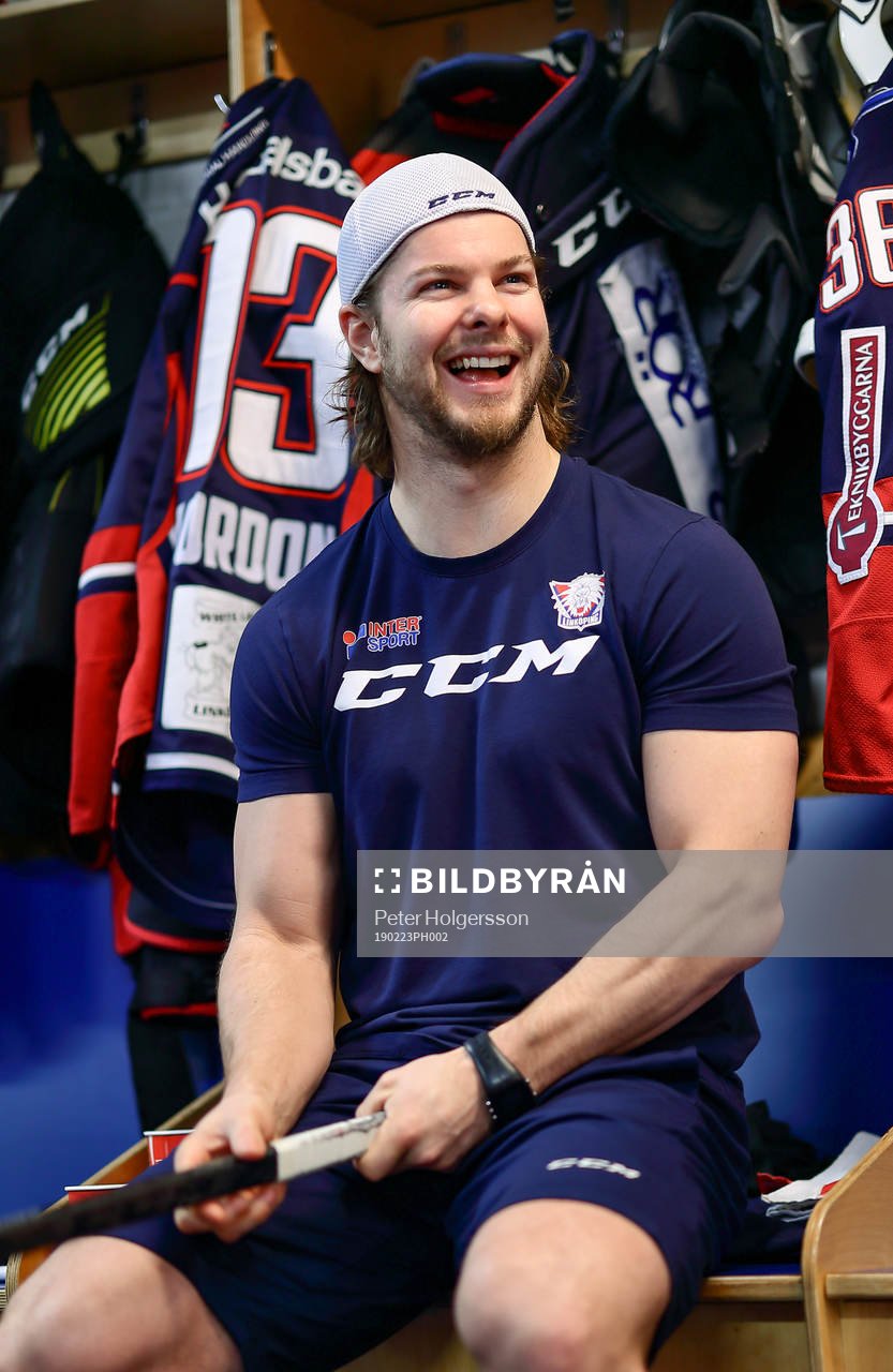 Linköpings Andrew Gordon före ishockeymatchen i SHL