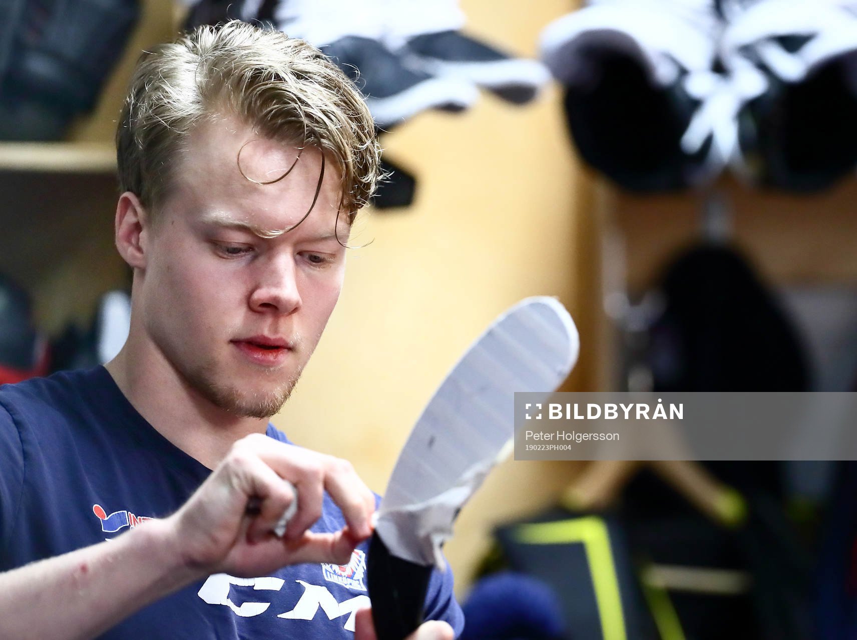 Linköpings Anton Karlsson före ishockeymatchen i SHL