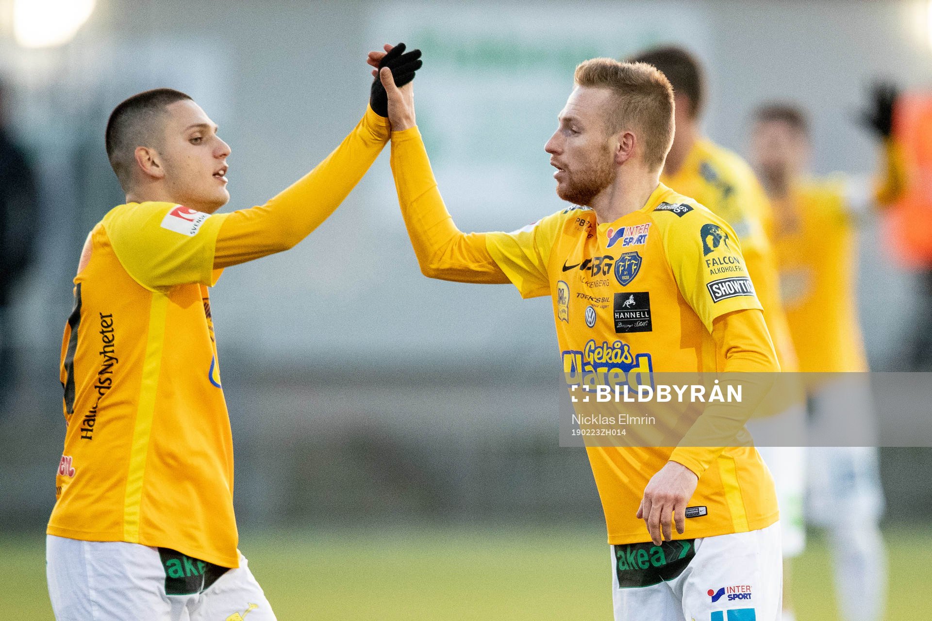 Falkenbergs Tobias Englund och Edi Sylisufaj jublar