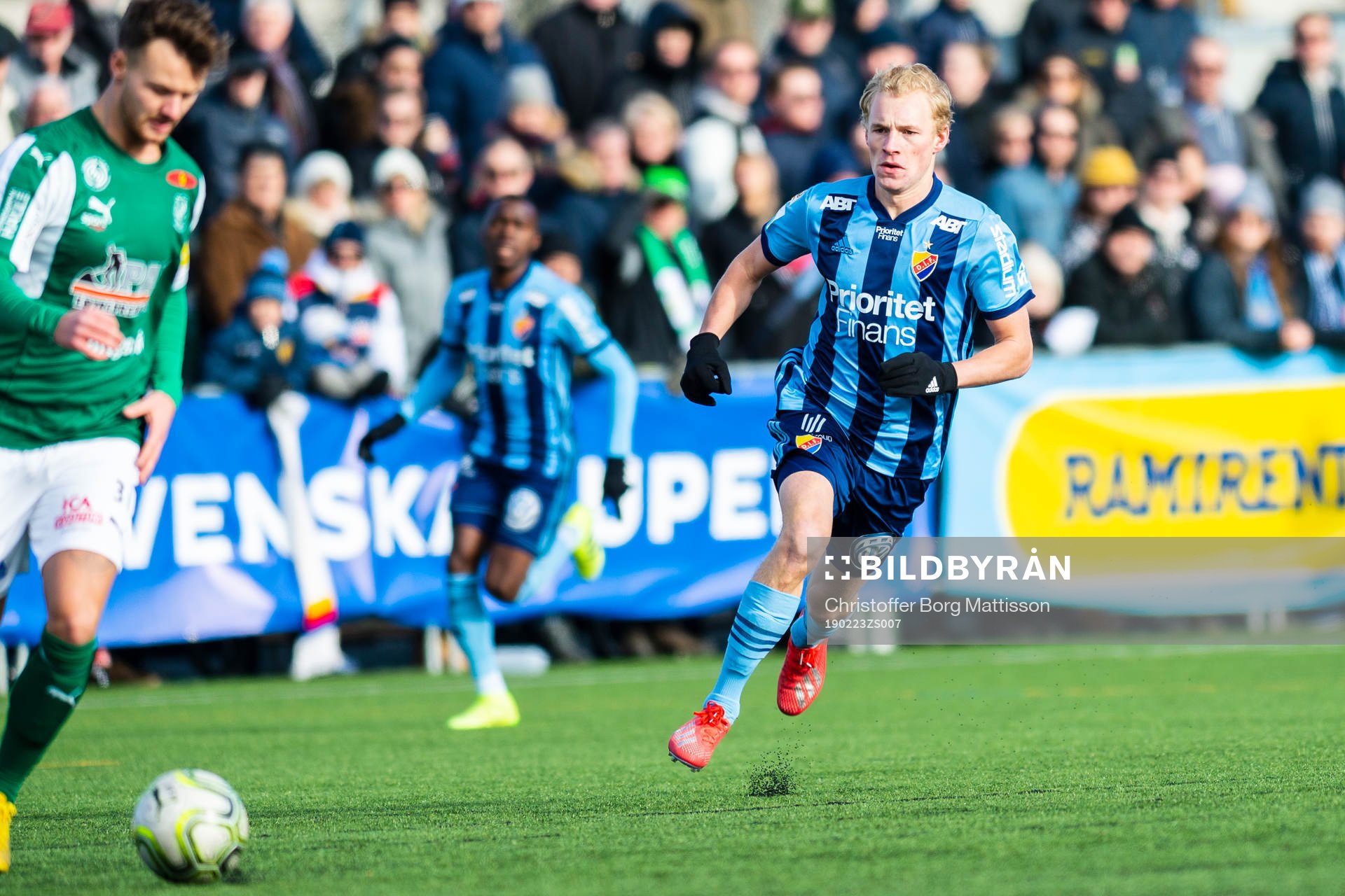 Djurgårdens Adam Bergmark Wiberg jagar bollen